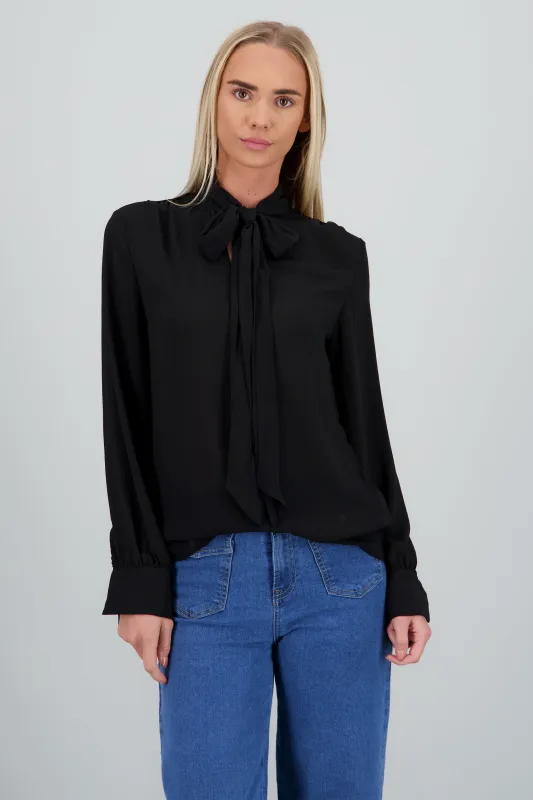 Blusa fluida detalle cuello sold by Shasa