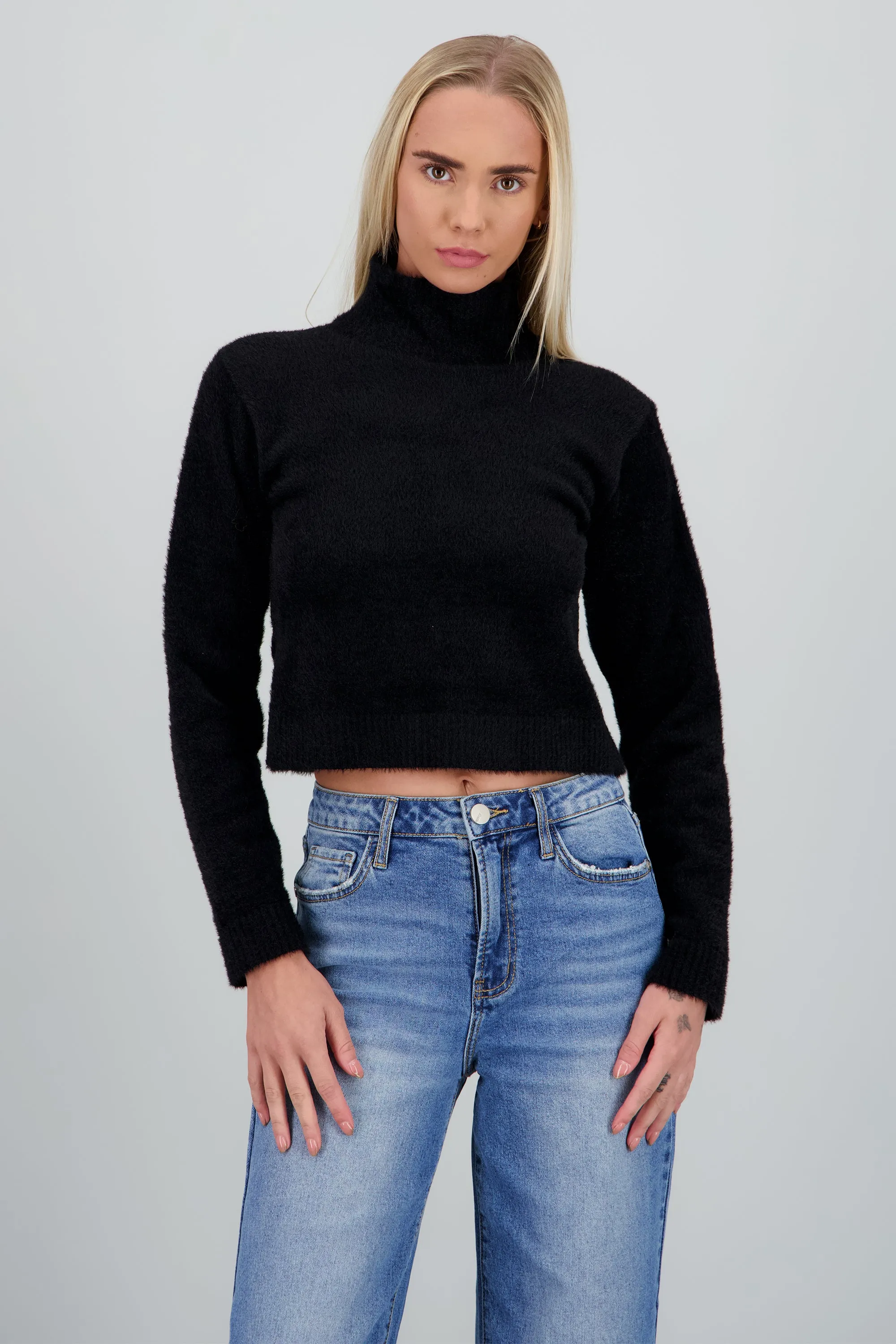 Sueter cuello alto suave sold by Shasa