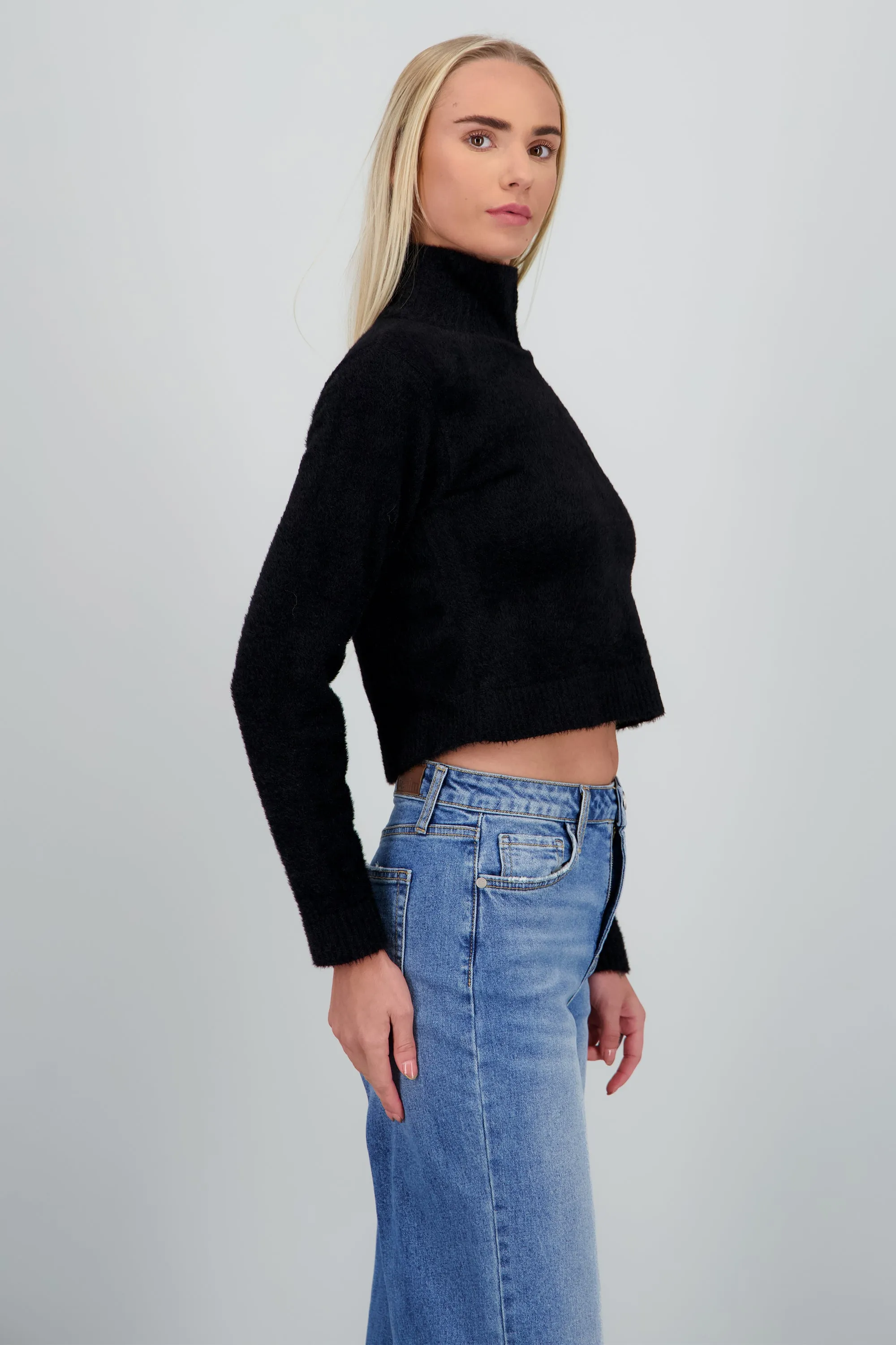 Sueter cuello alto suave sold by Shasa product image thumbnail 3