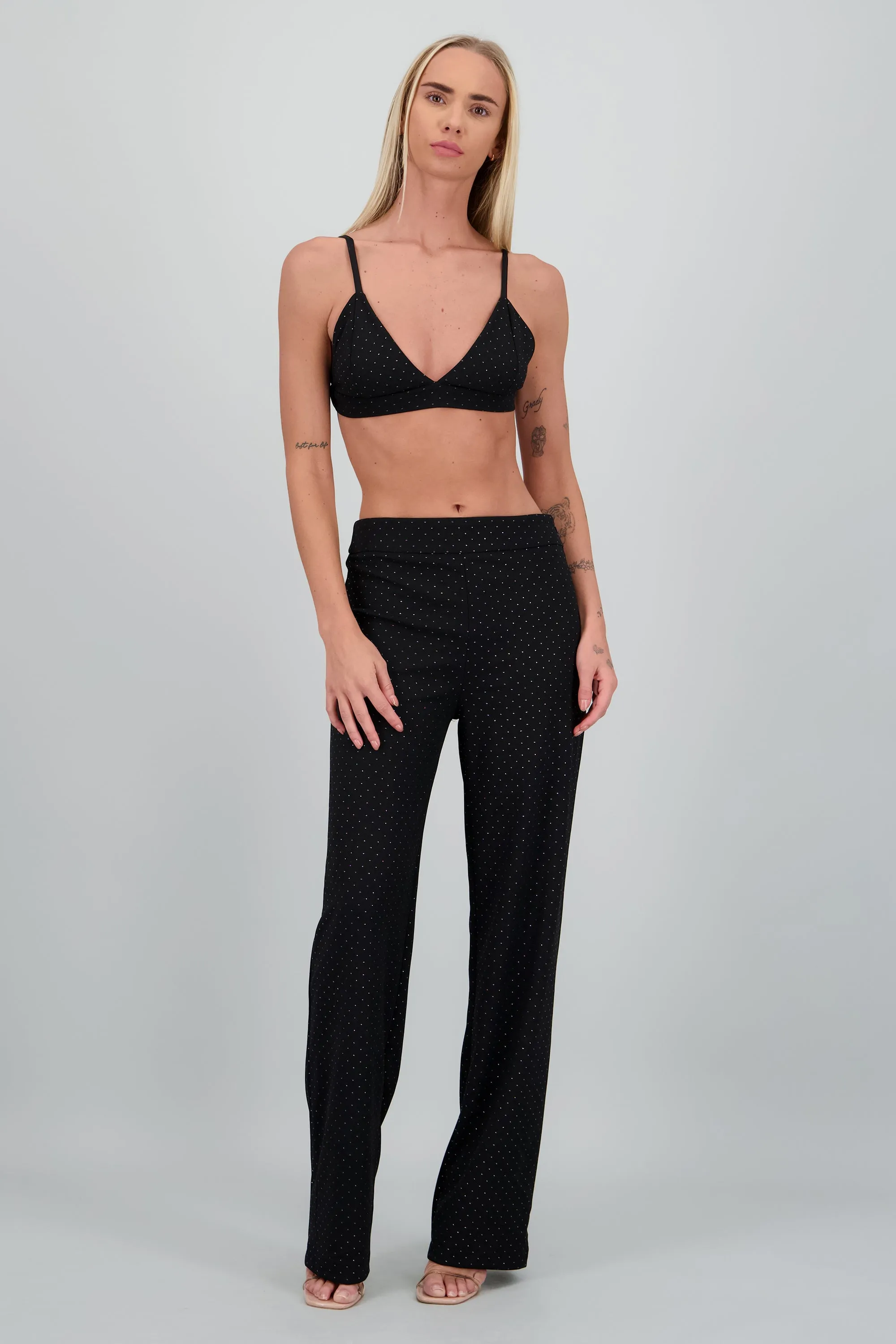 Pantalón recto con brillos sold by Shasa