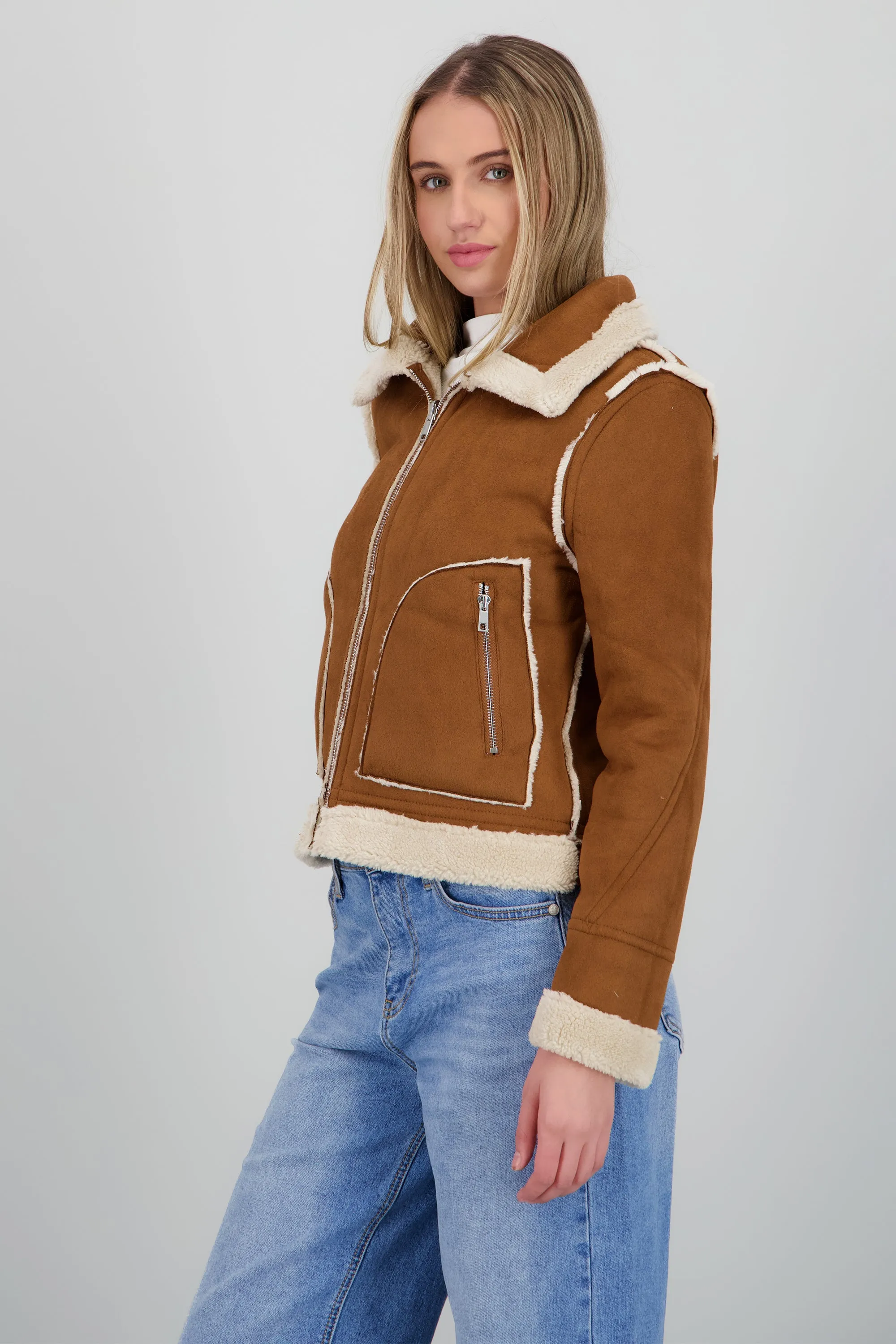 Chamarra corta tipo borrego sold by Shasa product image thumbnail 3