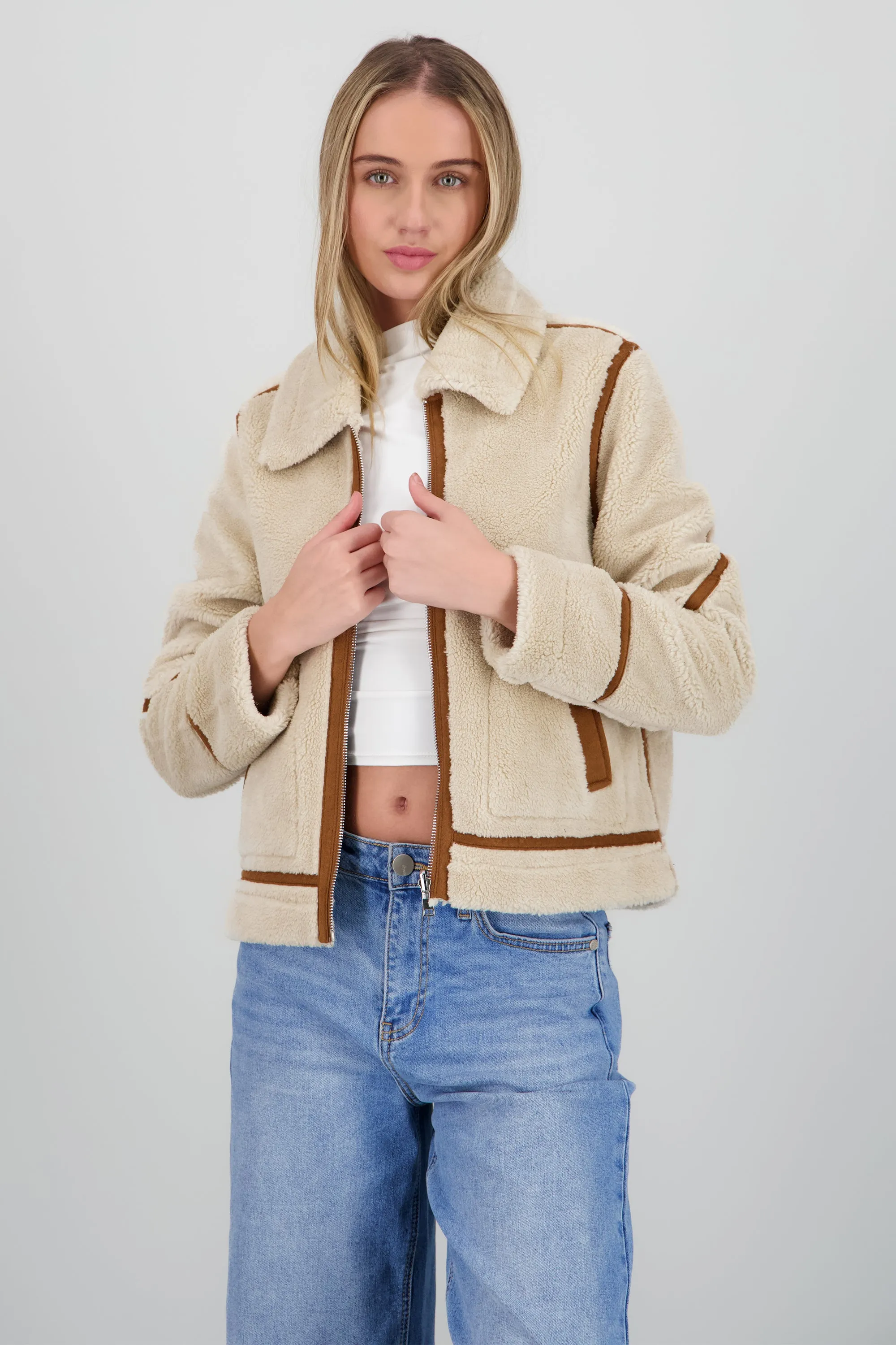 Chamarra corta tipo borrego sold by Shasa product image thumbnail 2