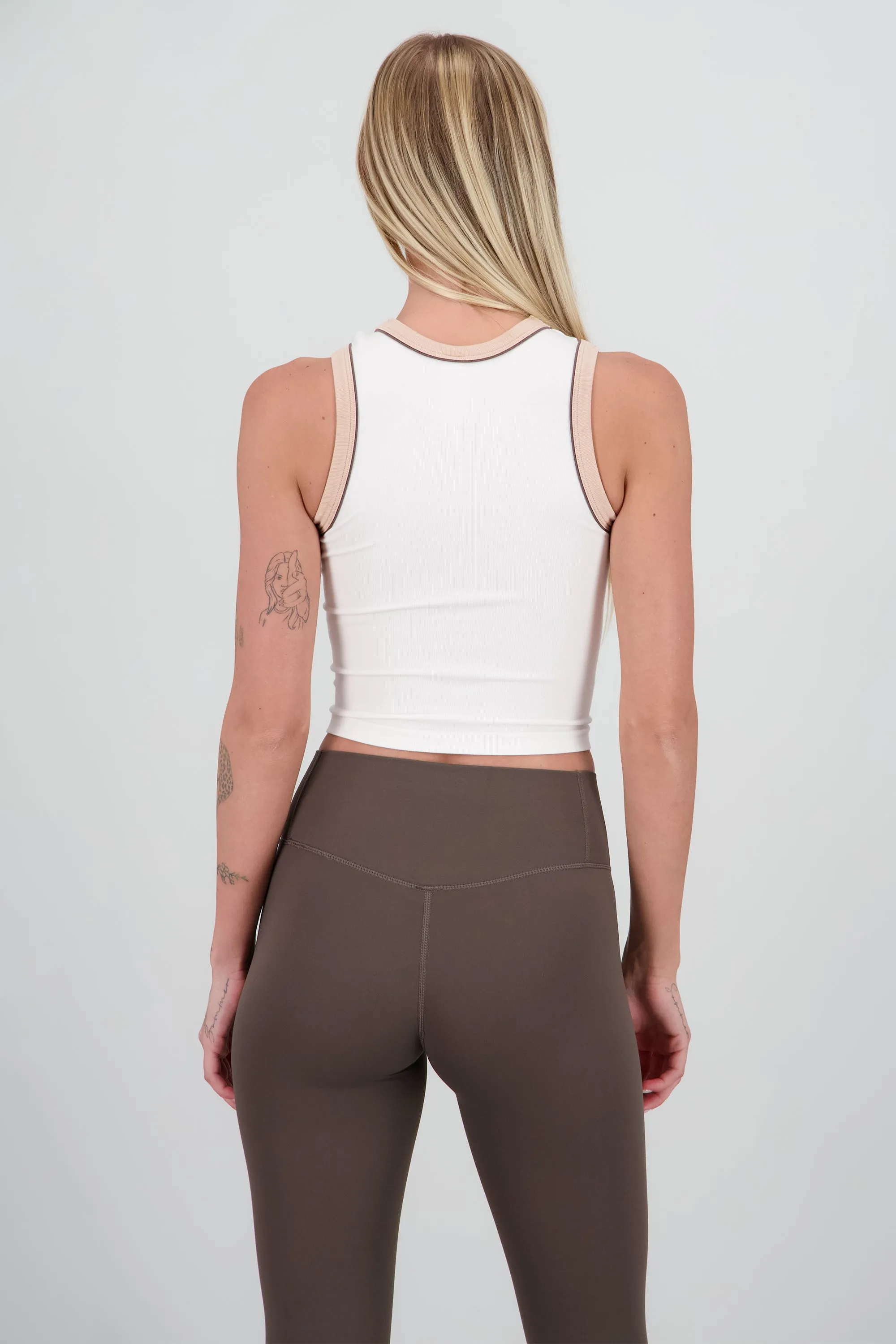 Top sin mangas contraste sold by Shasa product image thumbnail 4