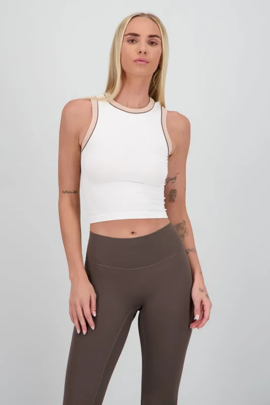 Top sin mangas contraste sold by Shasa