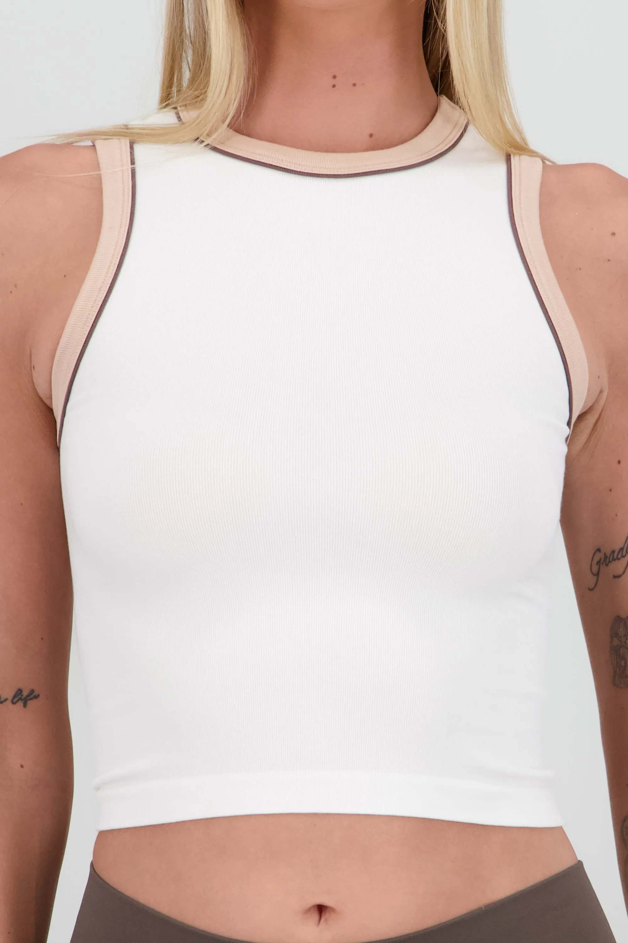 Top sin mangas contraste sold by Shasa product image thumbnail 5