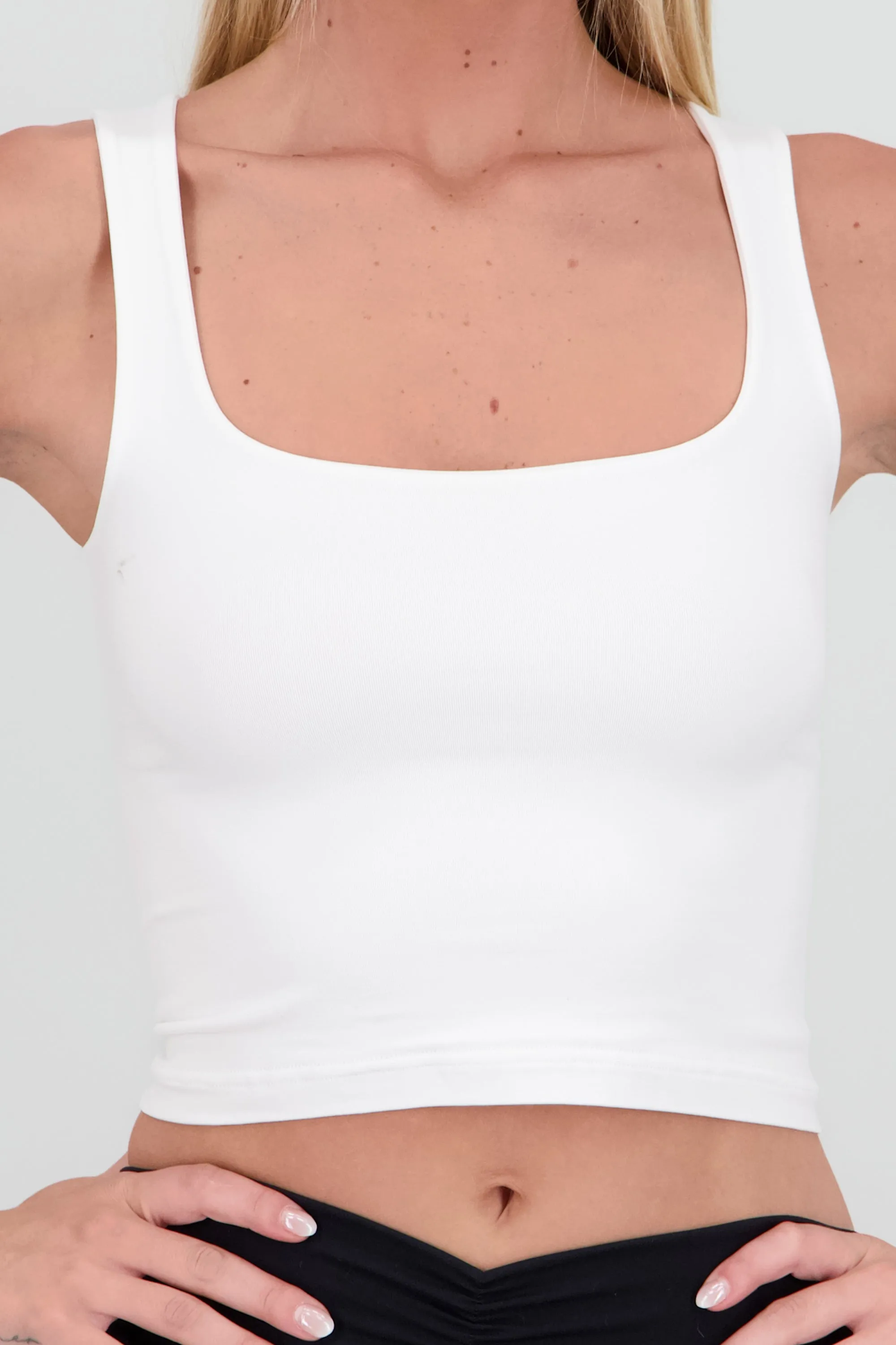 Top sin manga escote cuadrado sold by Shasa product image thumbnail 5