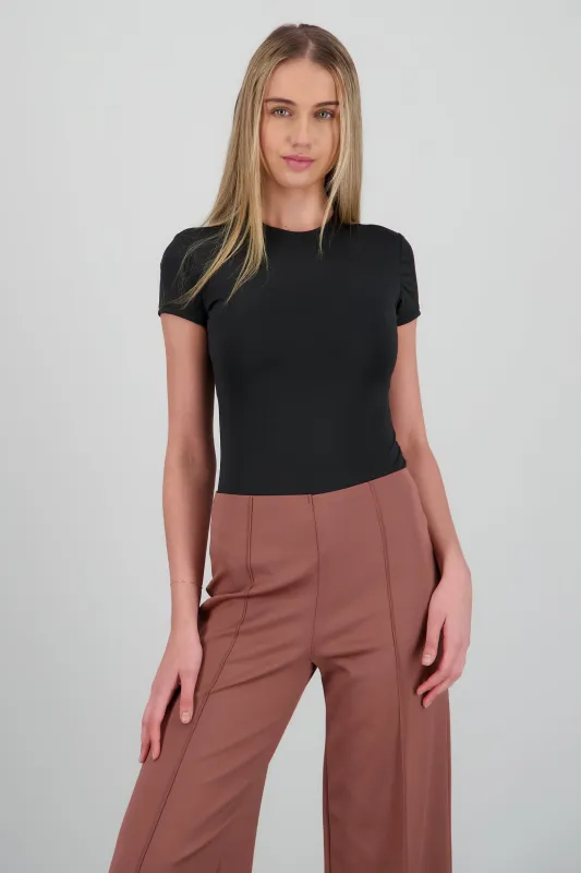 Body liso cuello redondo manga corta sold by Shasa