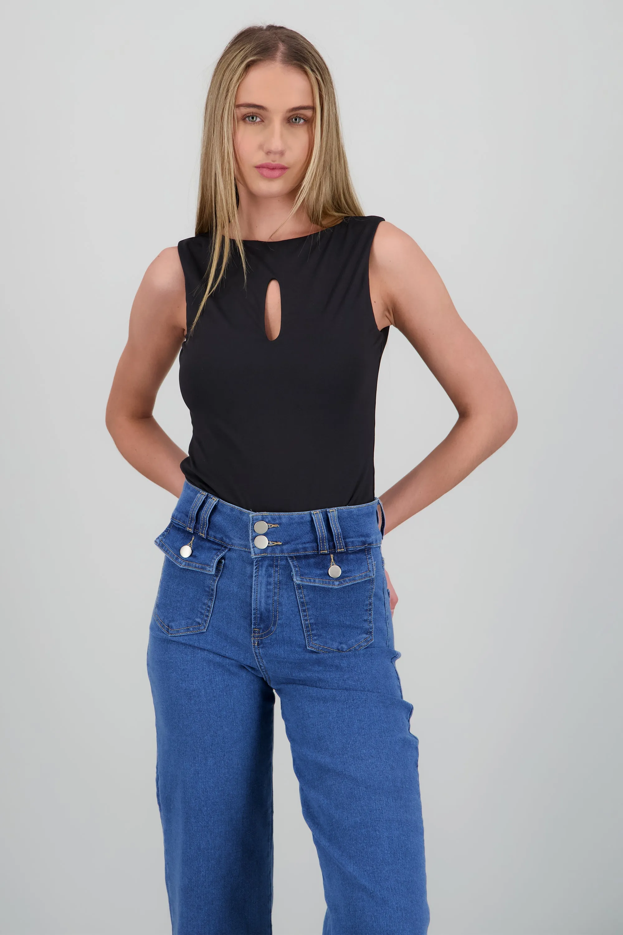 Bodysuit corte al frente sold by Shasa