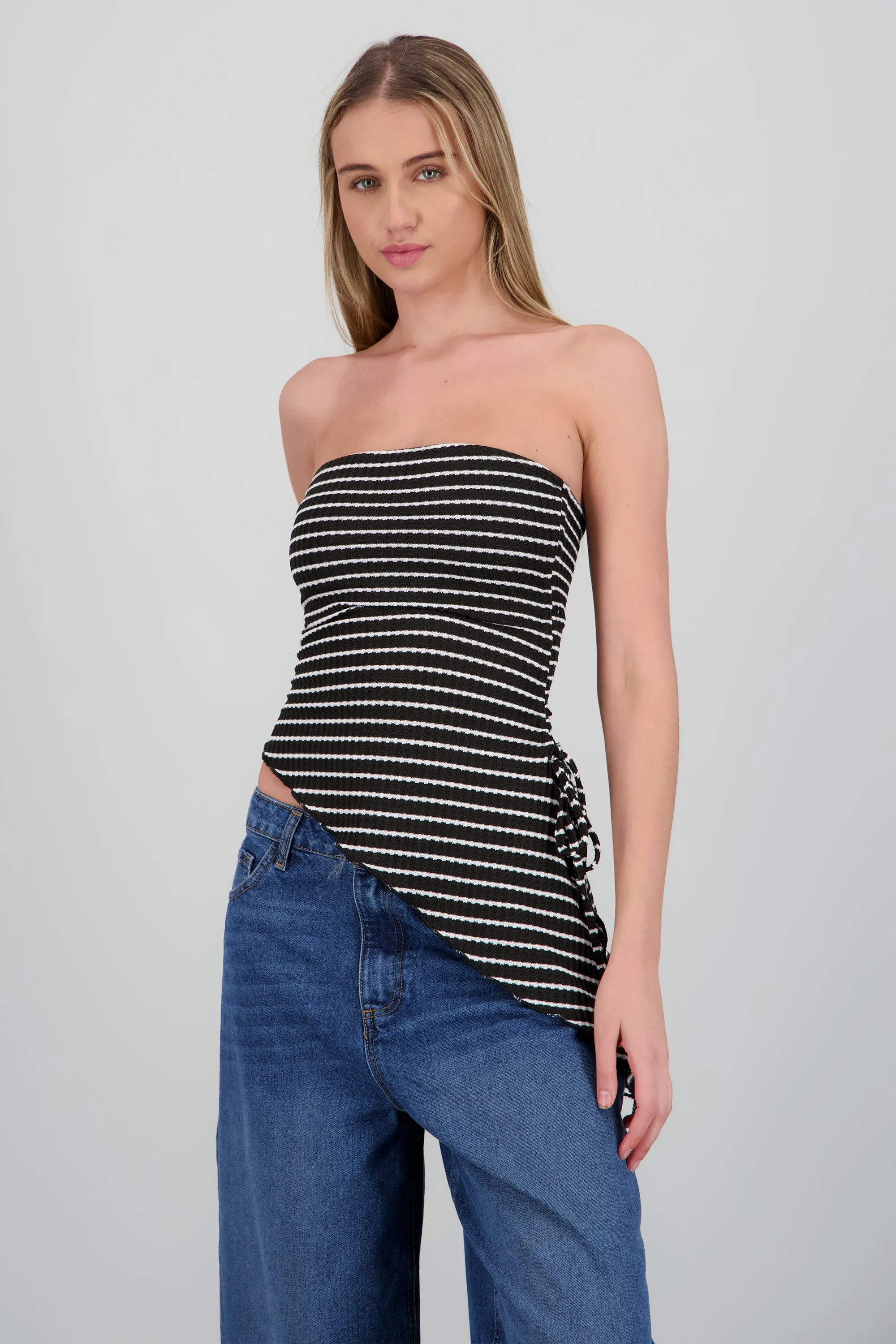 Top tubo detalle asimetrico sold by Shasa