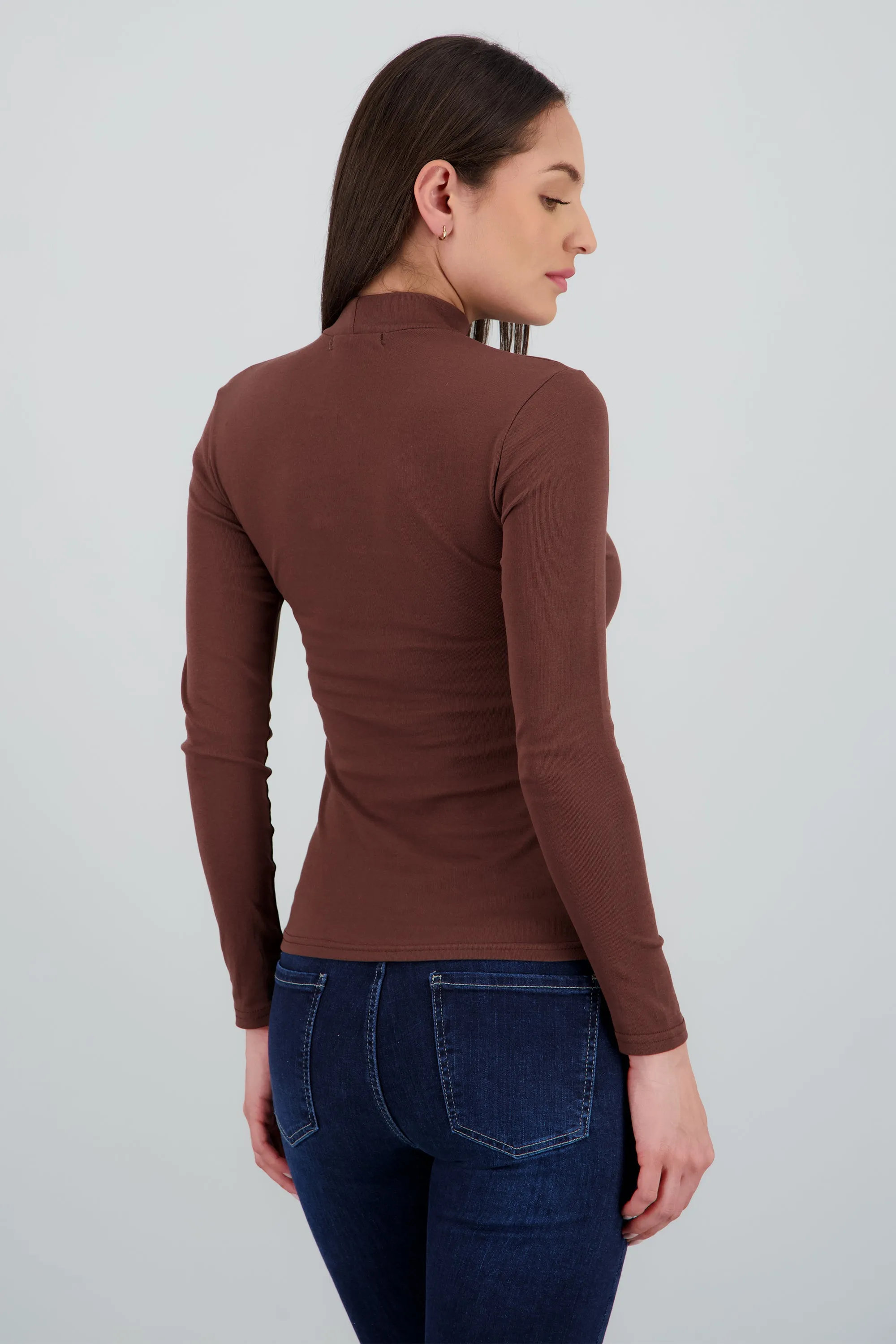 Top liso manga larga cuello alto sold by Shasa product image thumbnail 4