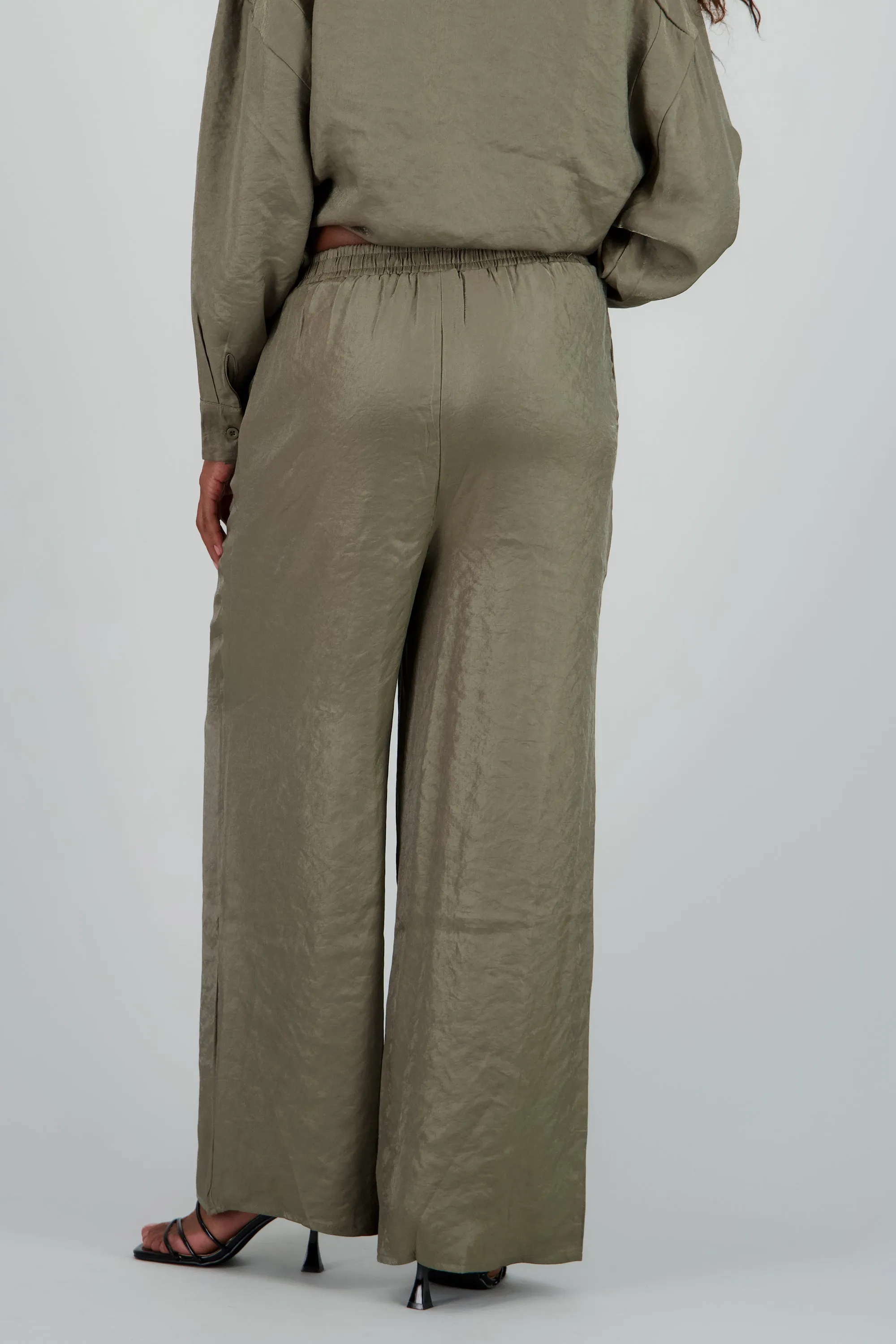 Pantalon amplio fluido detalle satinado sold by Shasa product image thumbnail 4