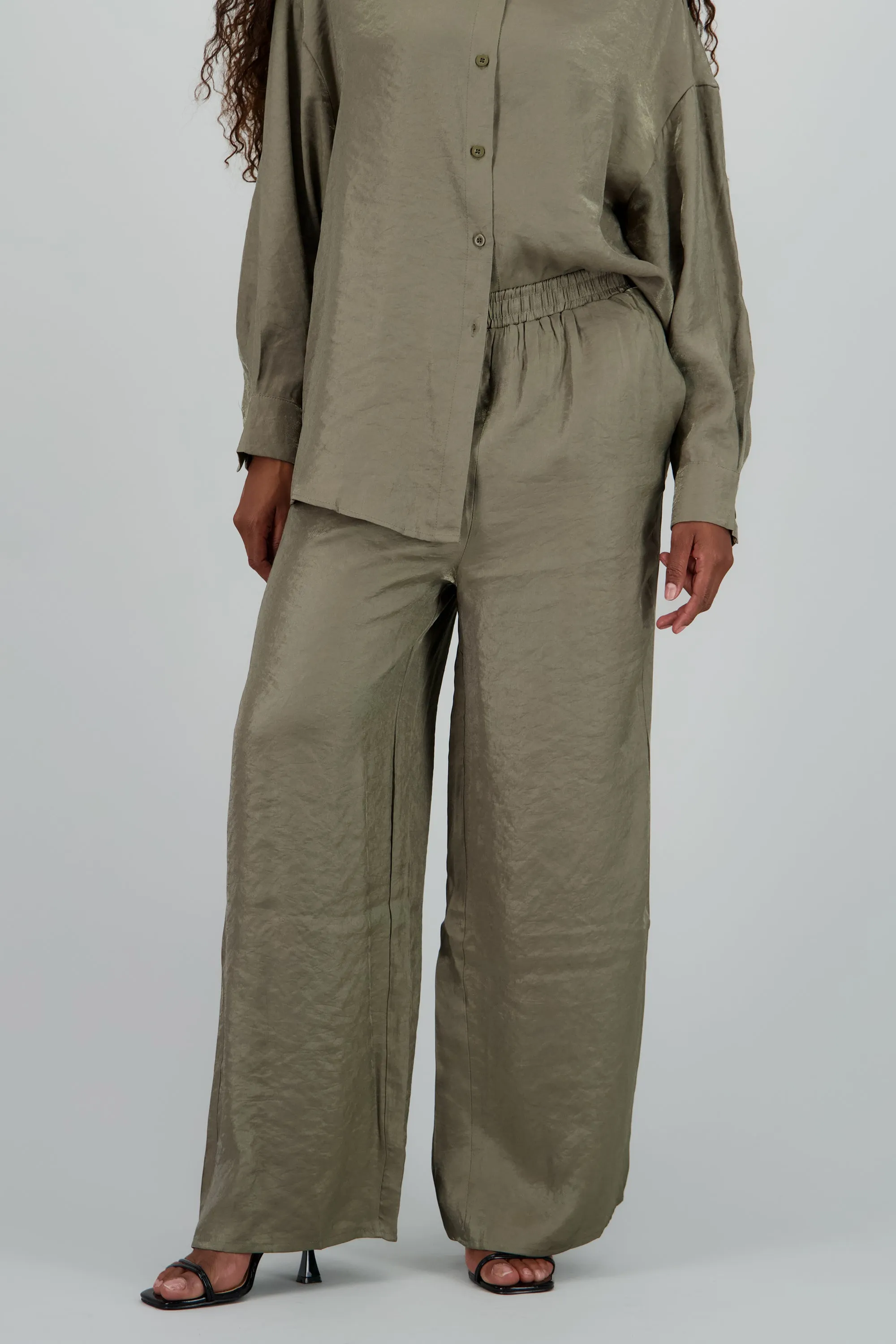 Pantalon amplio fluido detalle satinado sold by Shasa product image thumbnail 2