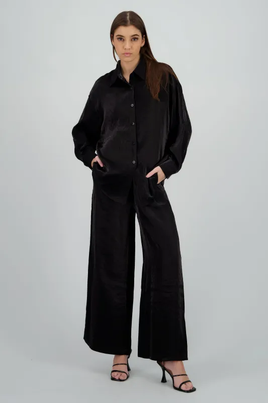 Pantalon amplio fluido detalle satinado sold by Shasa