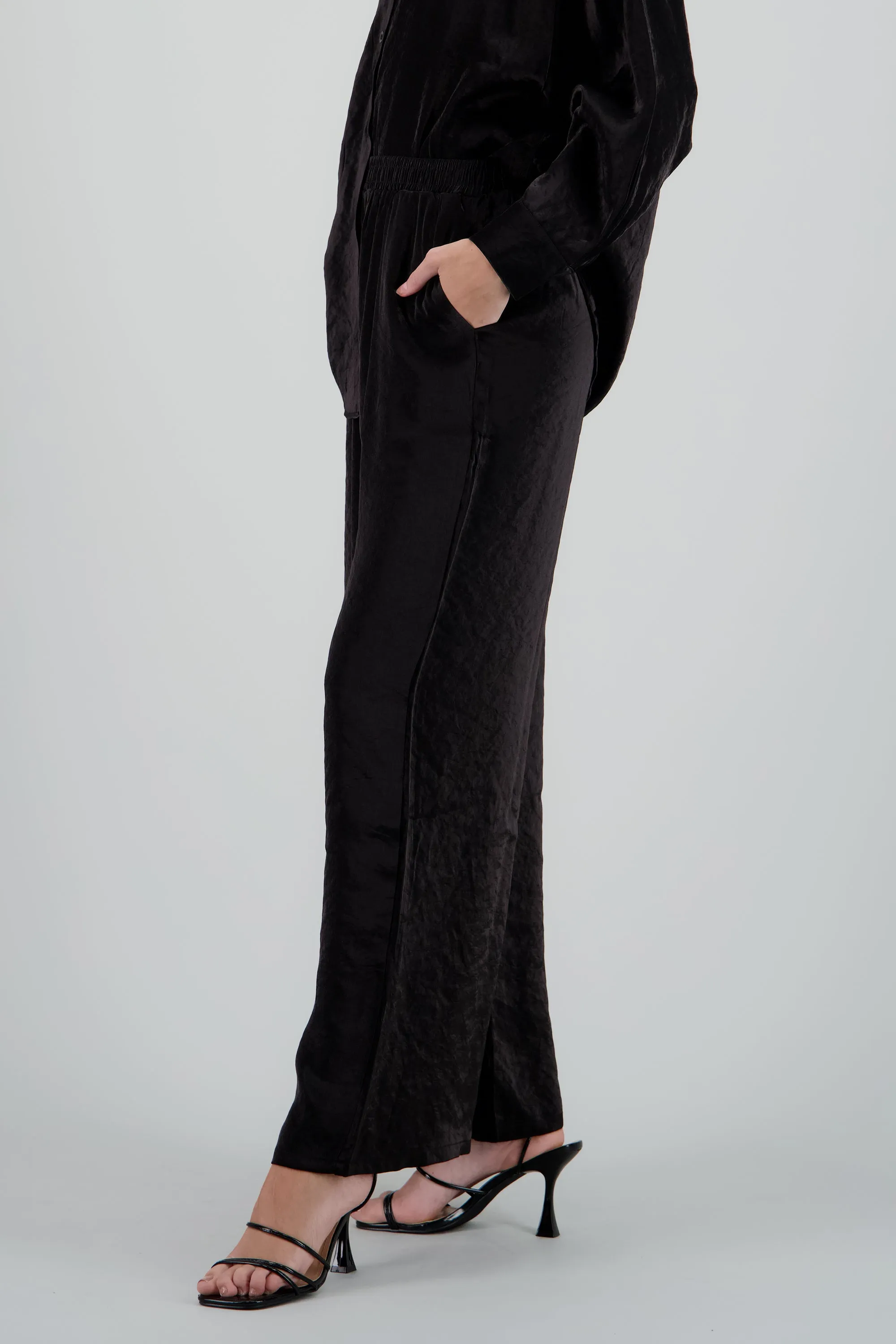 Pantalon amplio fluido detalle satinado sold by Shasa product image thumbnail 3