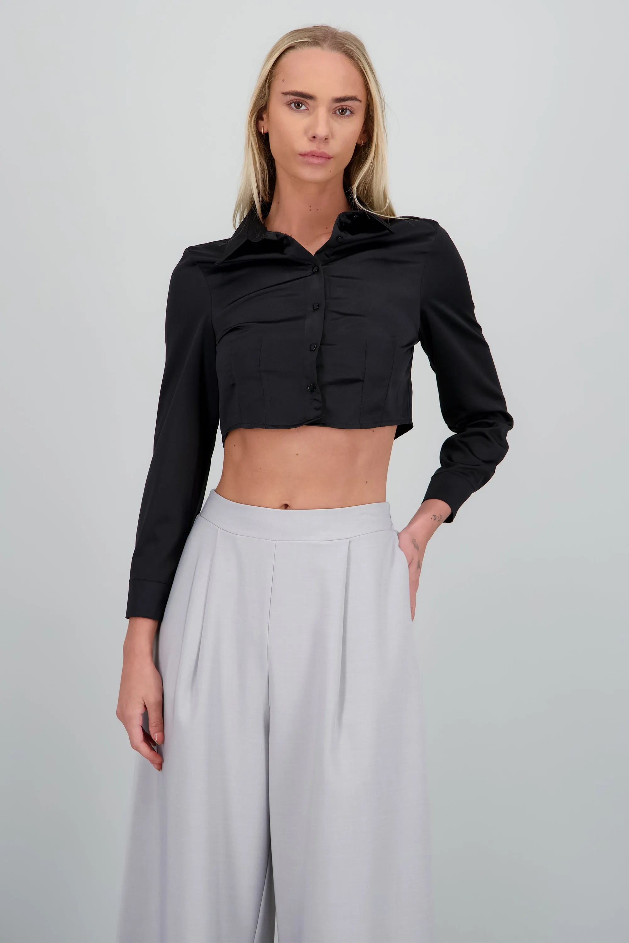 Camisa manga larga cuello detalle pinza sold by Shasa