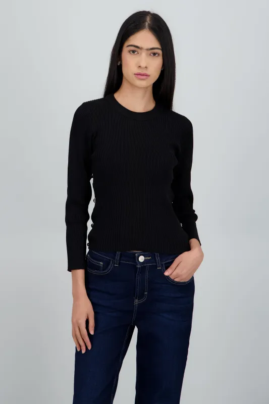 Sueter tejido detalle aberturas sold by Shasa