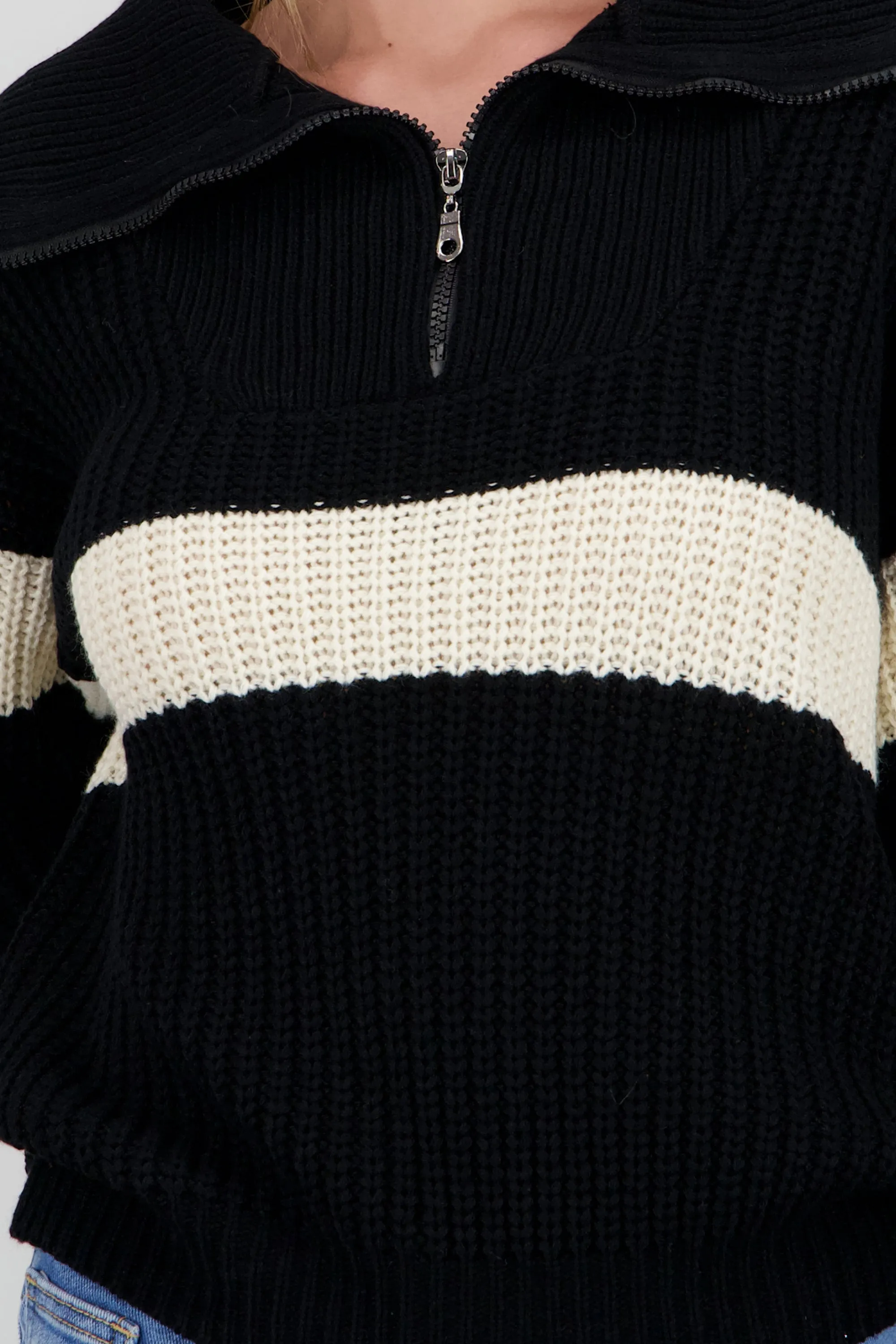 Sueter franja detalle cierre sold by Shasa product image thumbnail 5