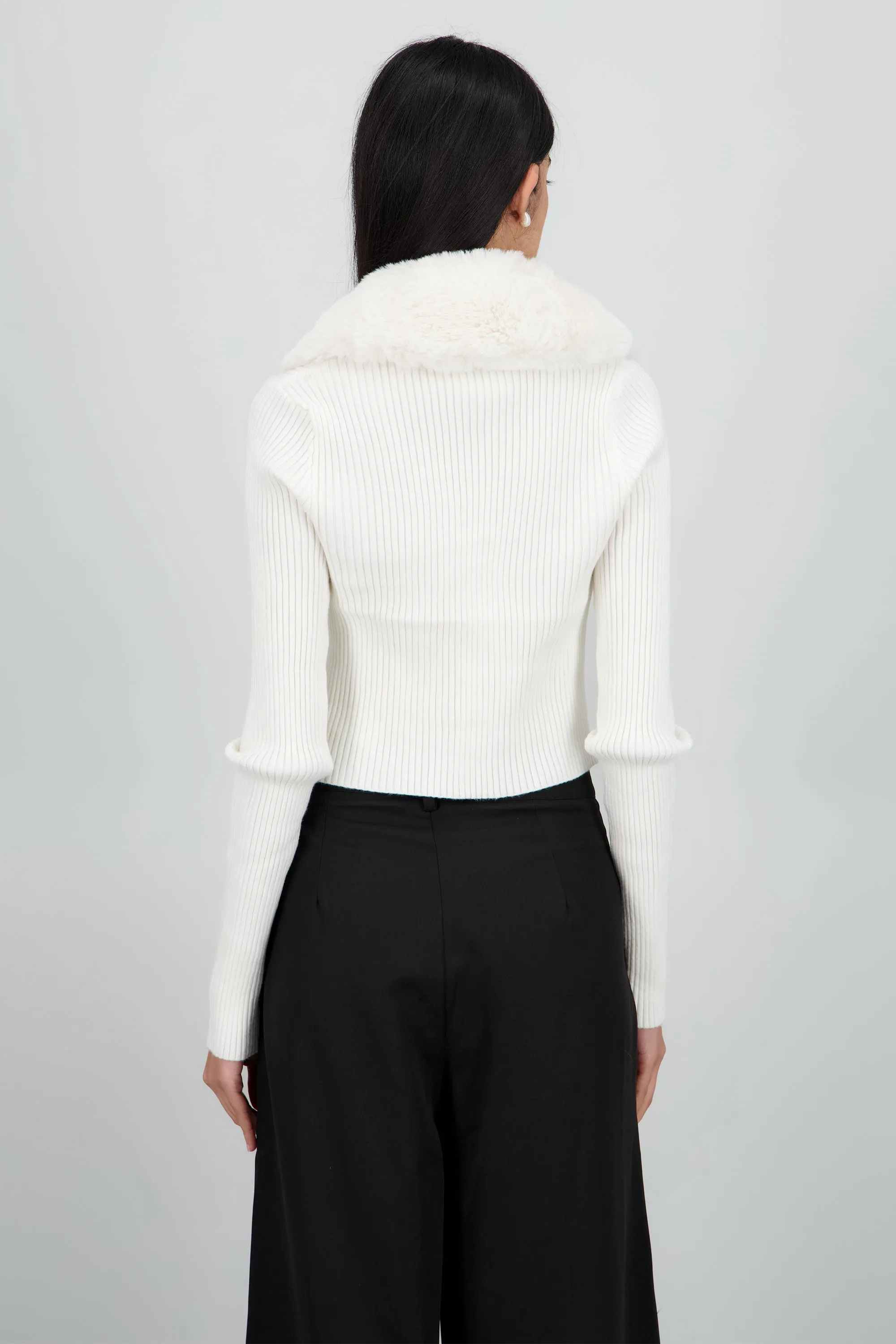 Cardigan detalle pelo cuello sold by Shasa product image thumbnail 4