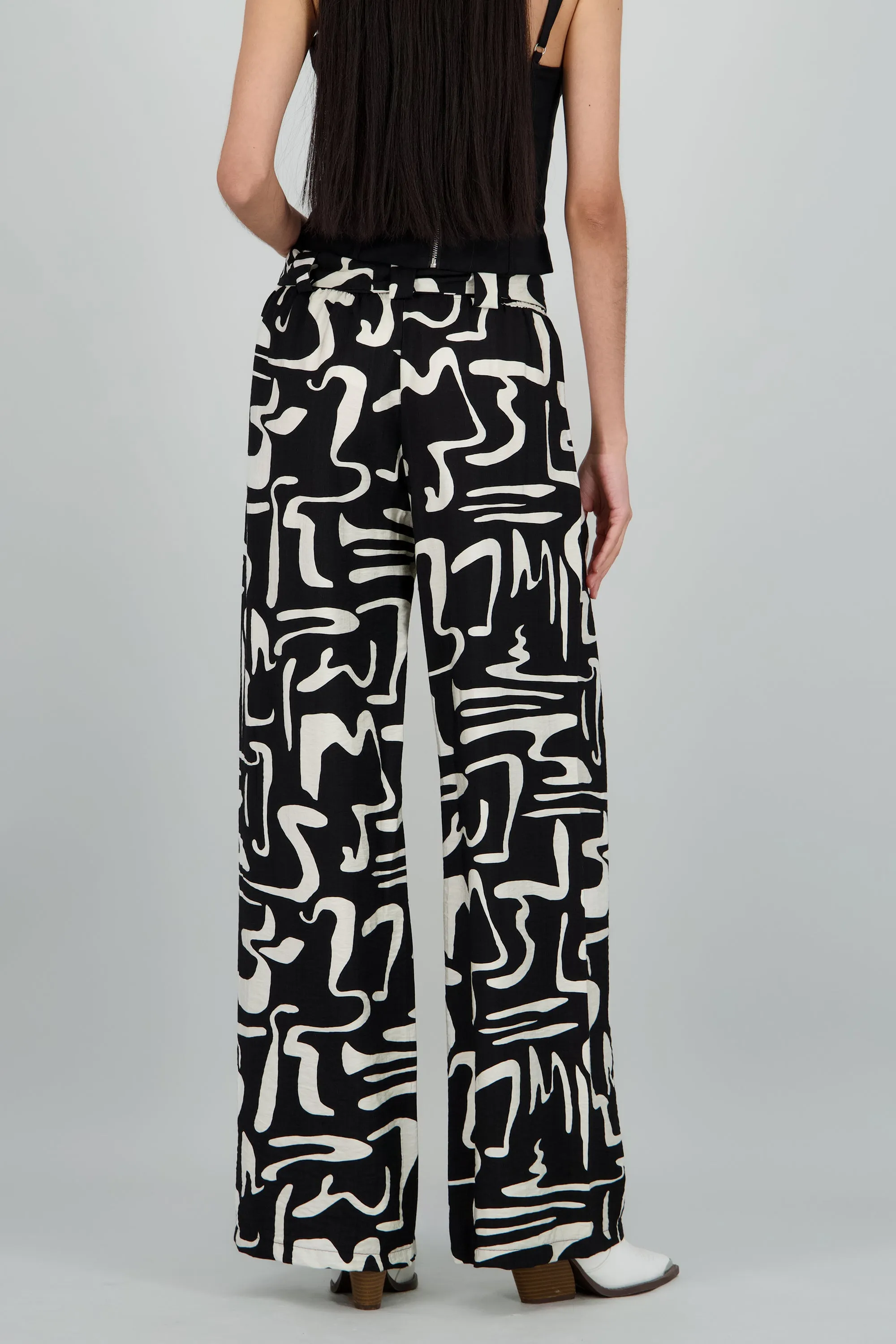 Pantalon fluido estampado geometrico detalle lazo sold by Shasa product image thumbnail 4