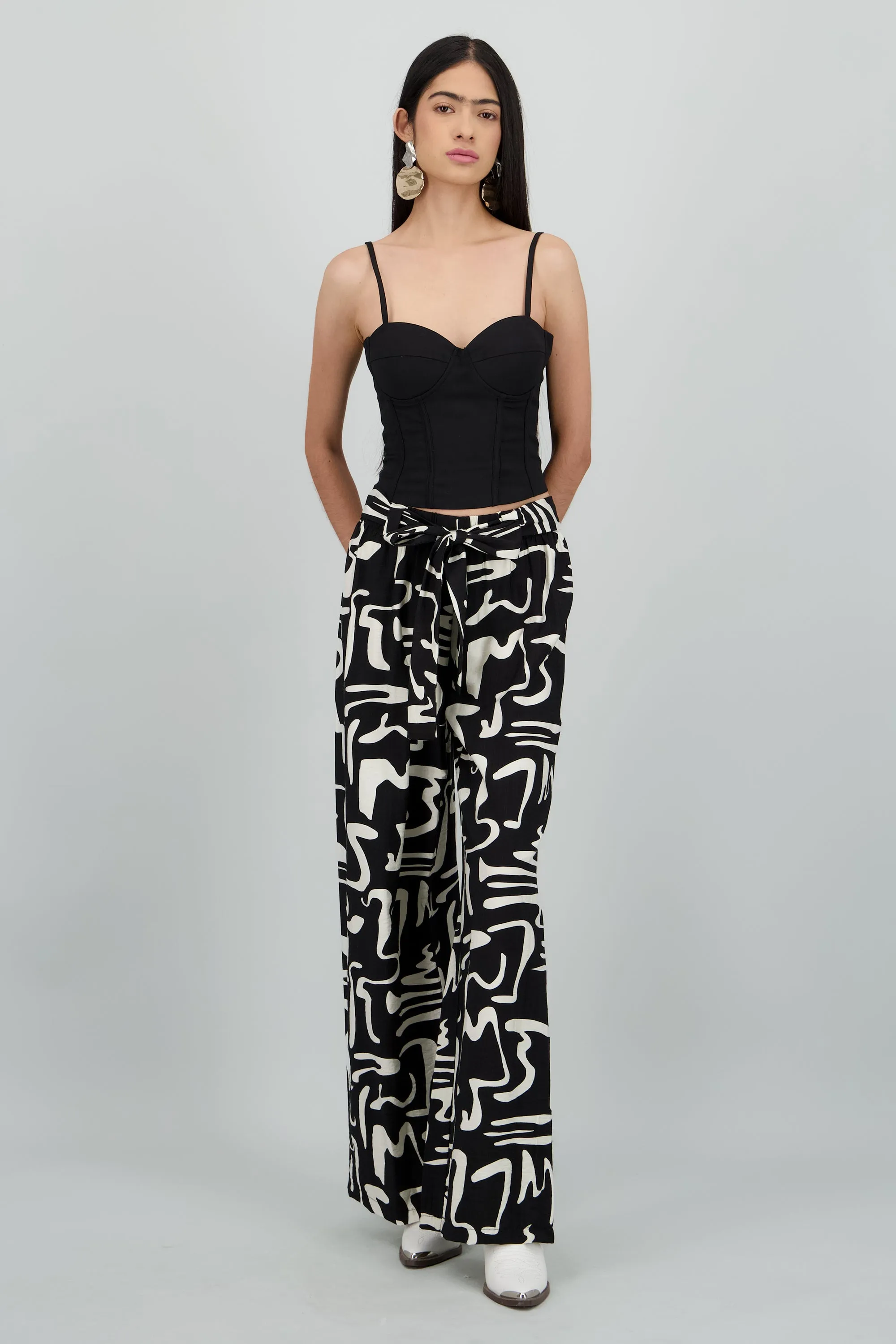 Pantalon fluido estampado geometrico detalle lazo sold by Shasa