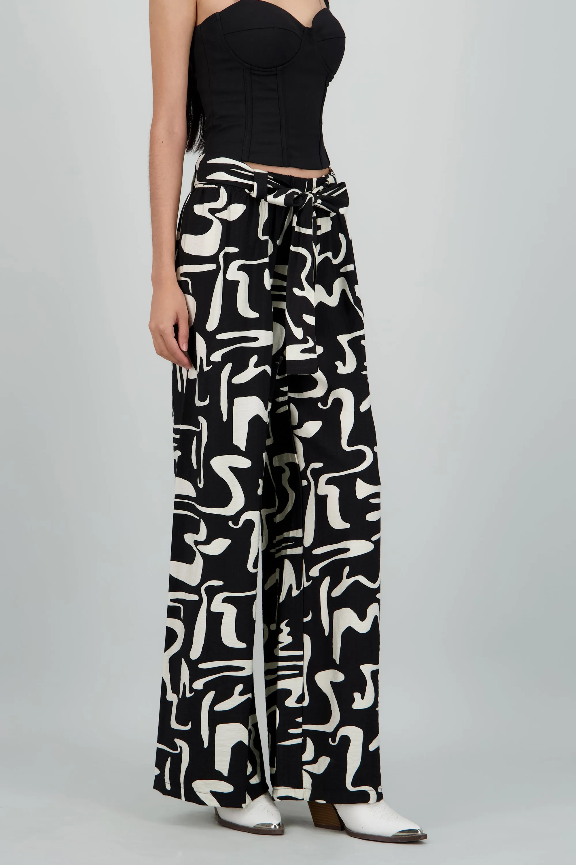 Pantalon fluido estampado geometrico detalle lazo sold by Shasa product image thumbnail 3