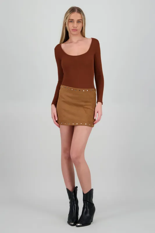 Mini falda suede lisa con estoperoles sold by Shasa