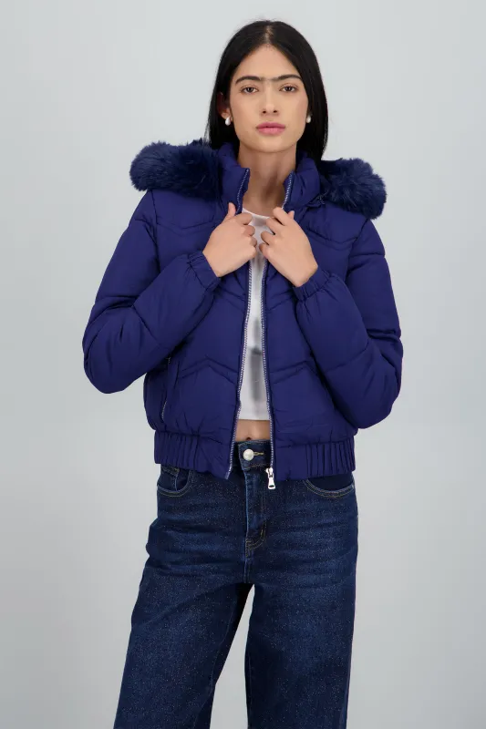 Chamarra puffer con peluche en gorro sold by Shasa