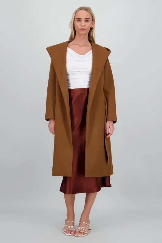 Abrigo solpa ancha con cinturon sold by Shasa