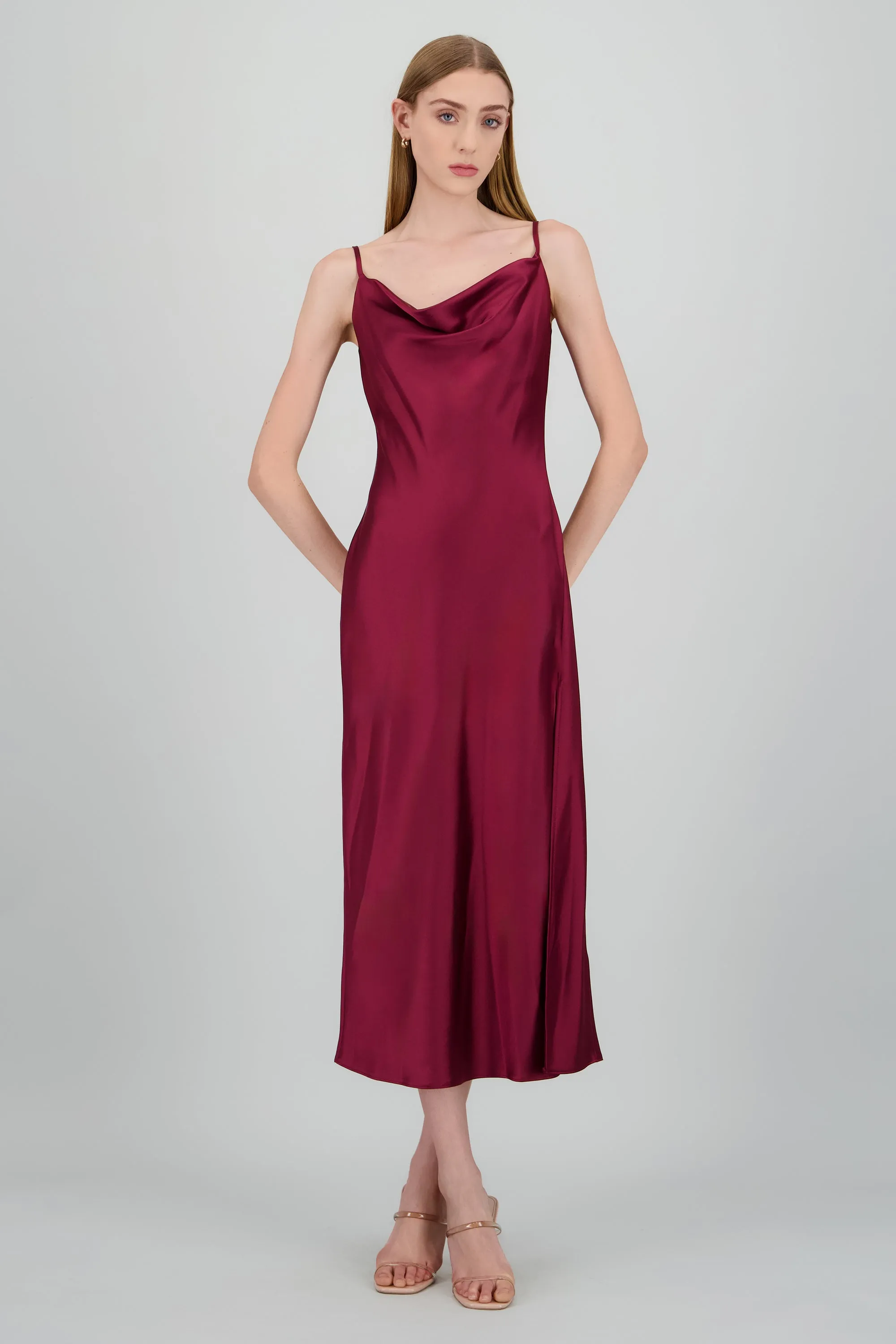 Vestido maxi satin escote columpio sold by Shasa