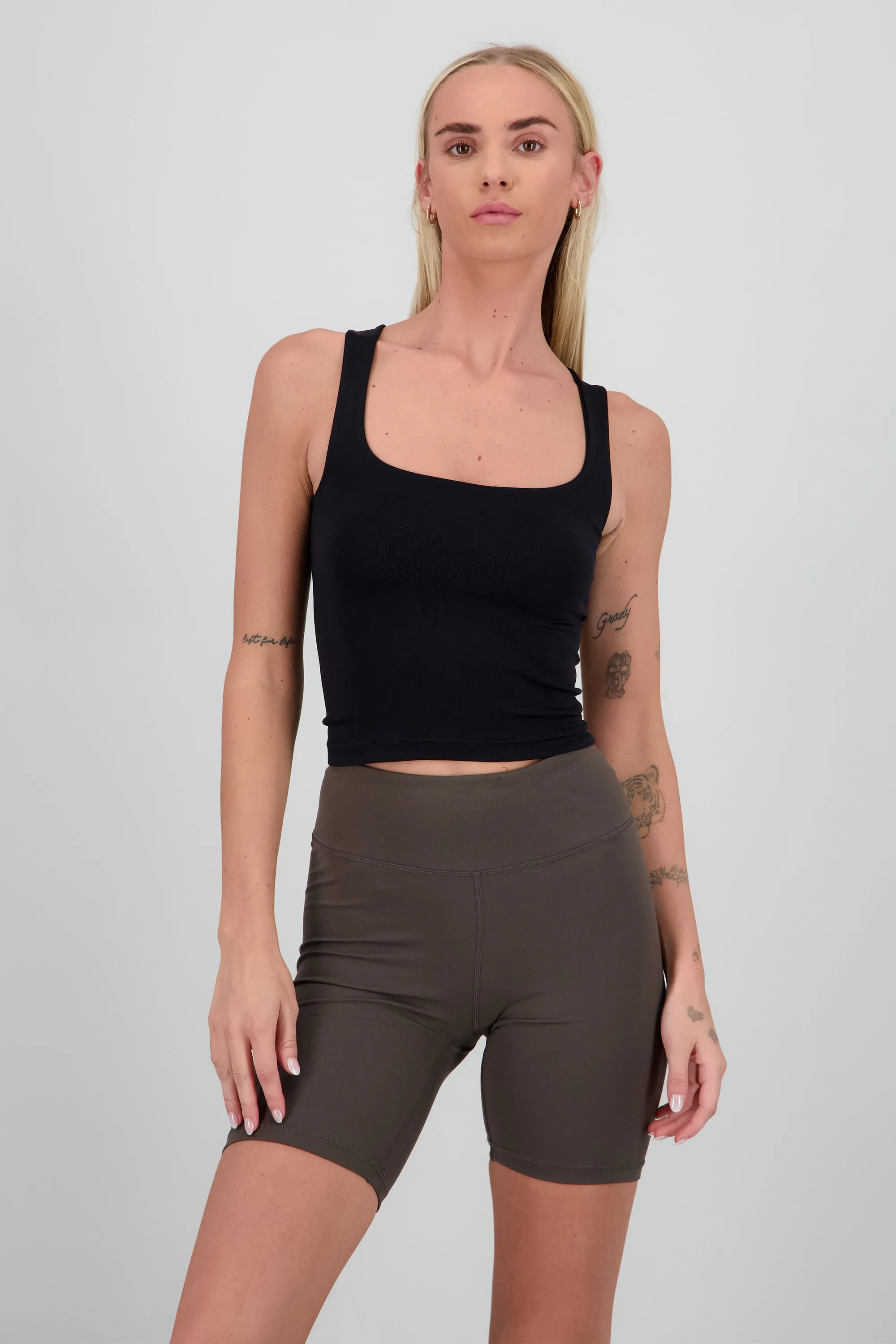 Top sin manga escote cuadrado sold by Shasa