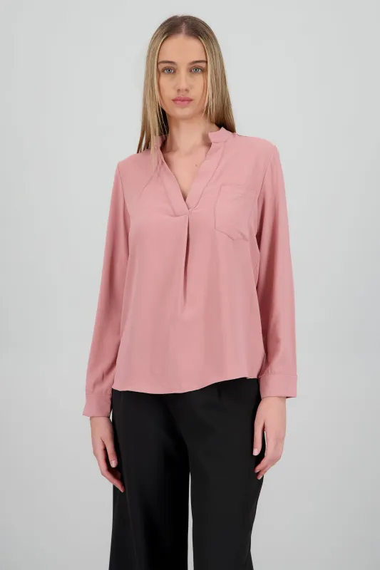 Camisa ligera con bolsa cargo escote V sold by Shasa