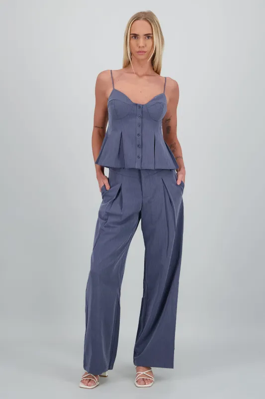 Pantalones rectos con cortes sold by Shasa