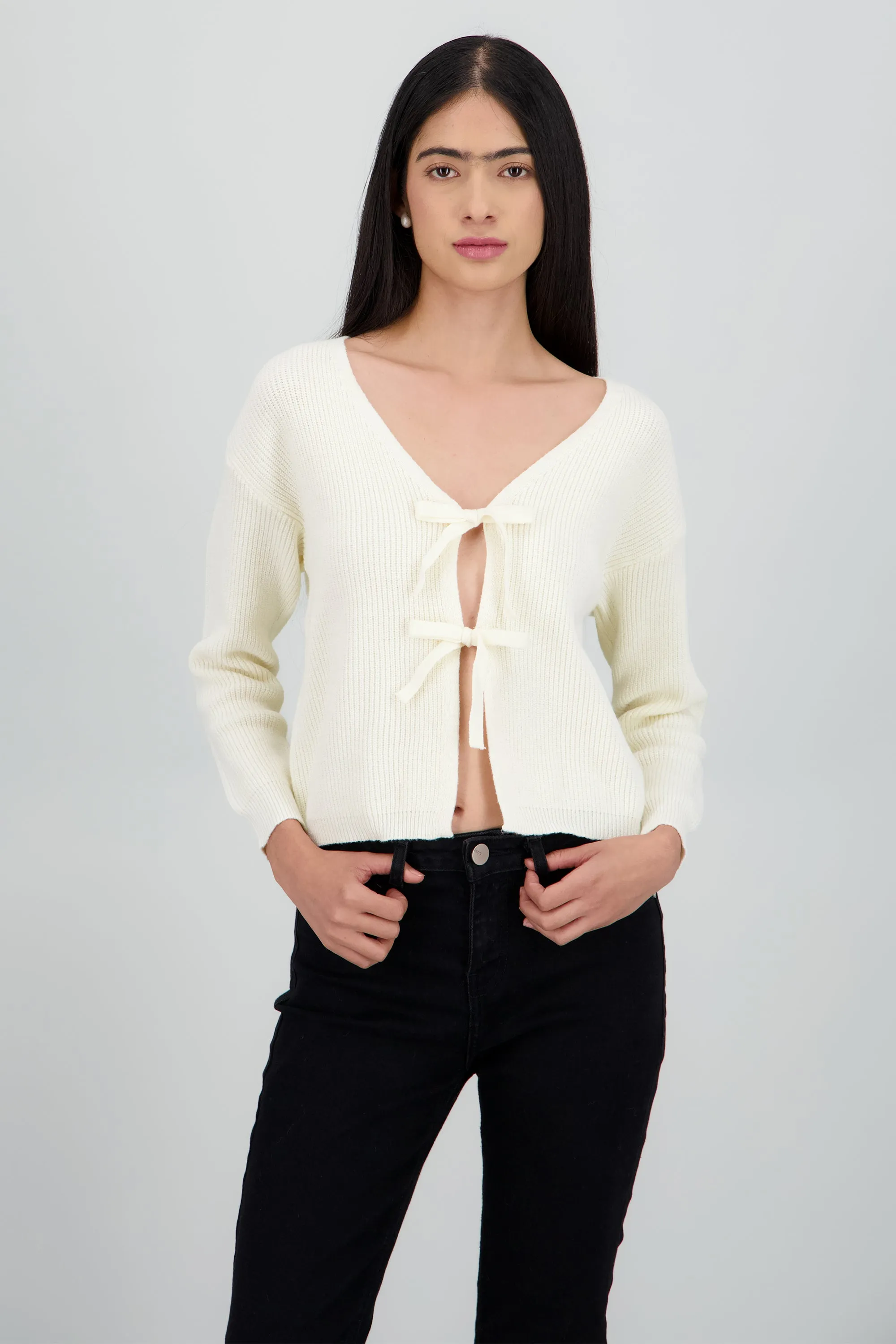 Sueter tejido detalle moños sold by Shasa