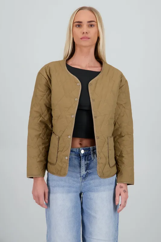 Chamarra lisa ligera capitonada sold by Shasa