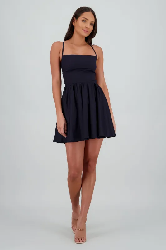 vestido escote recto lace-up sold by Shasa