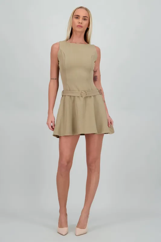 Vestido mini sin mangas con cinturon a tono sold by Shasa