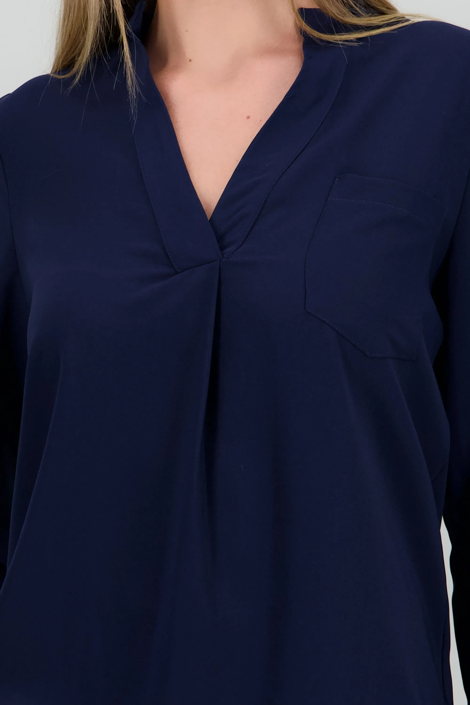 Camisa ligera con bolsa cargo escote V sold by Shasa product image thumbnail 5