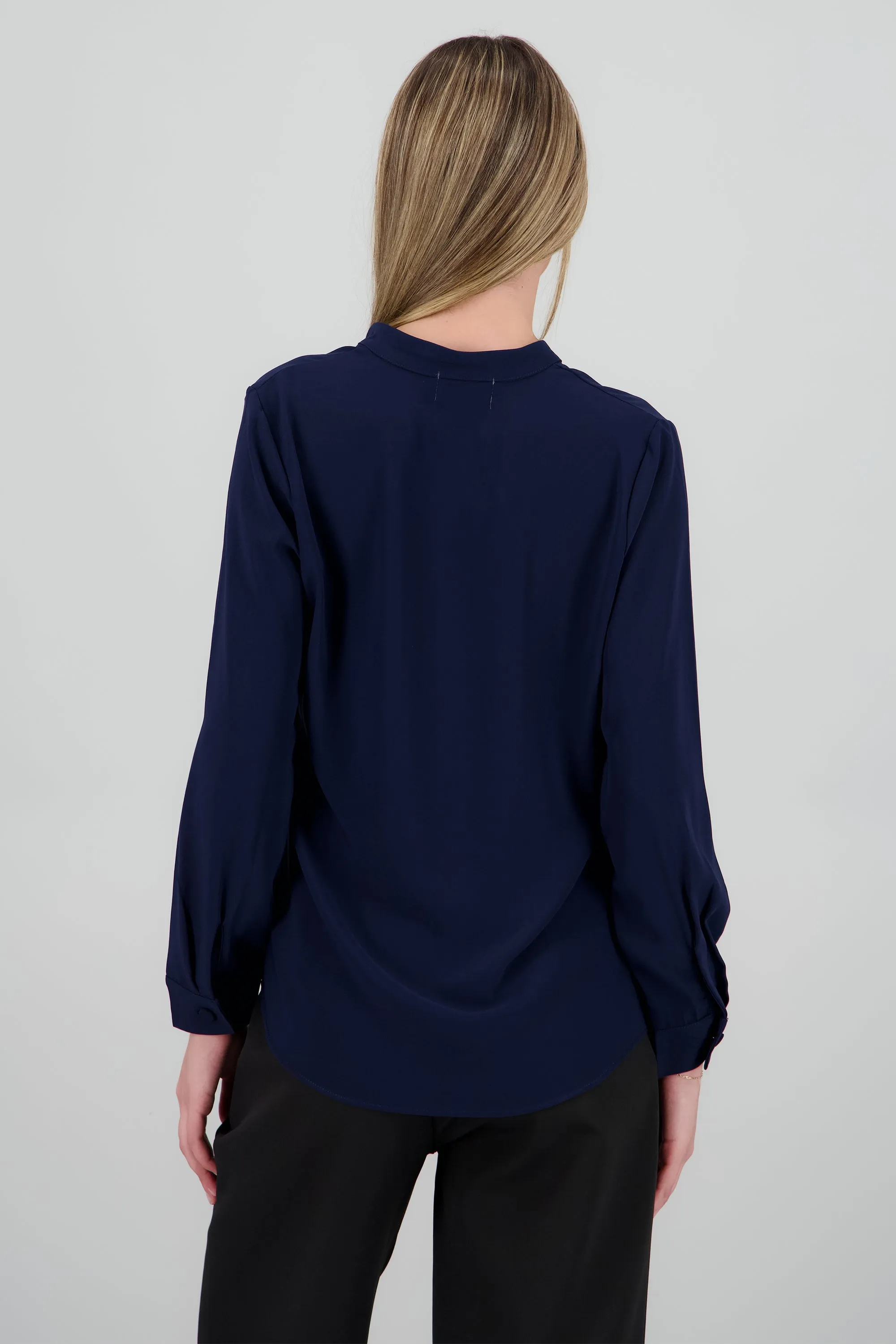 Camisa ligera con bolsa cargo escote V sold by Shasa product image thumbnail 4