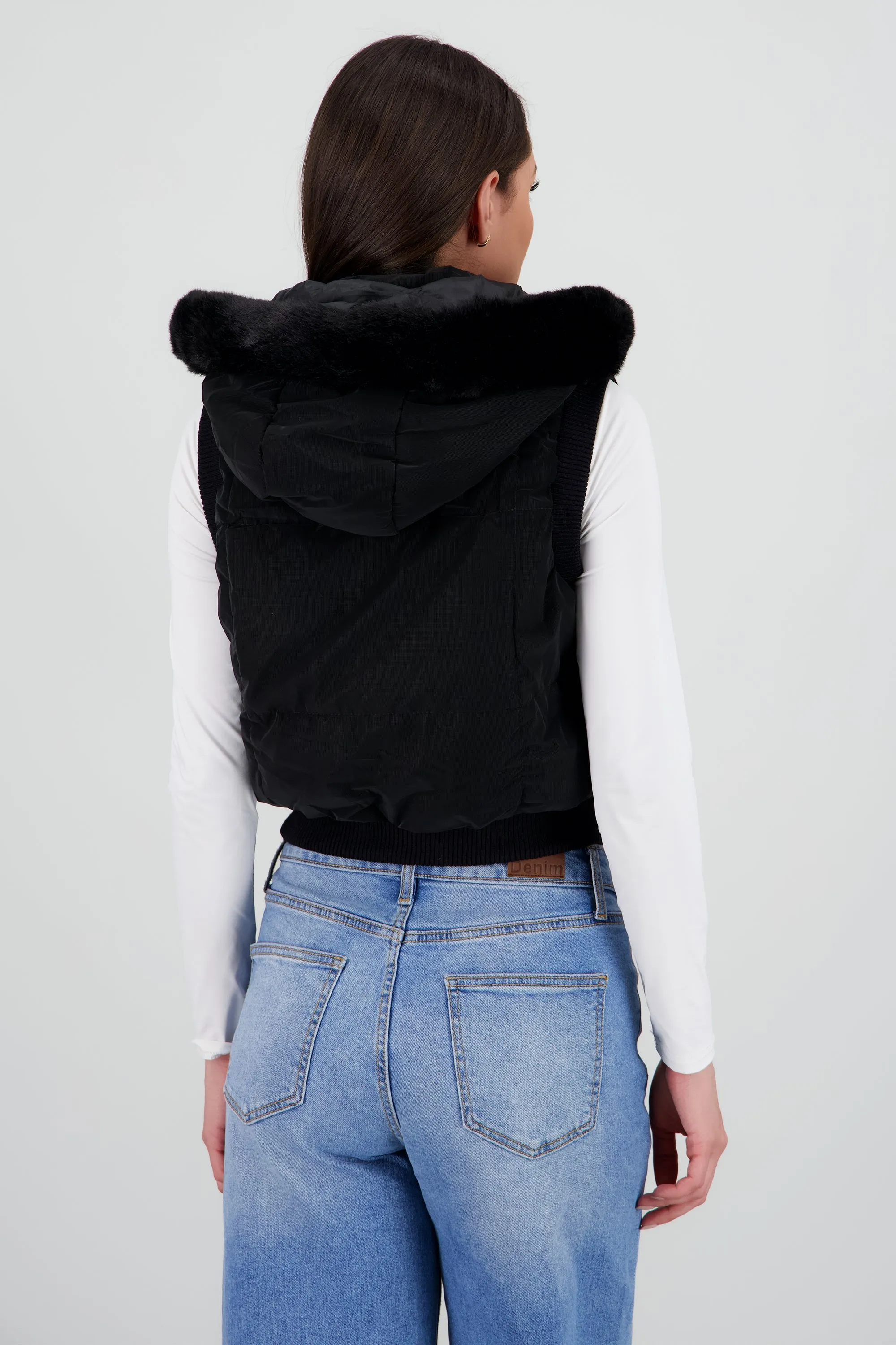 Chaleco capitonado detalle pelo corto sold by Shasa product image thumbnail 4