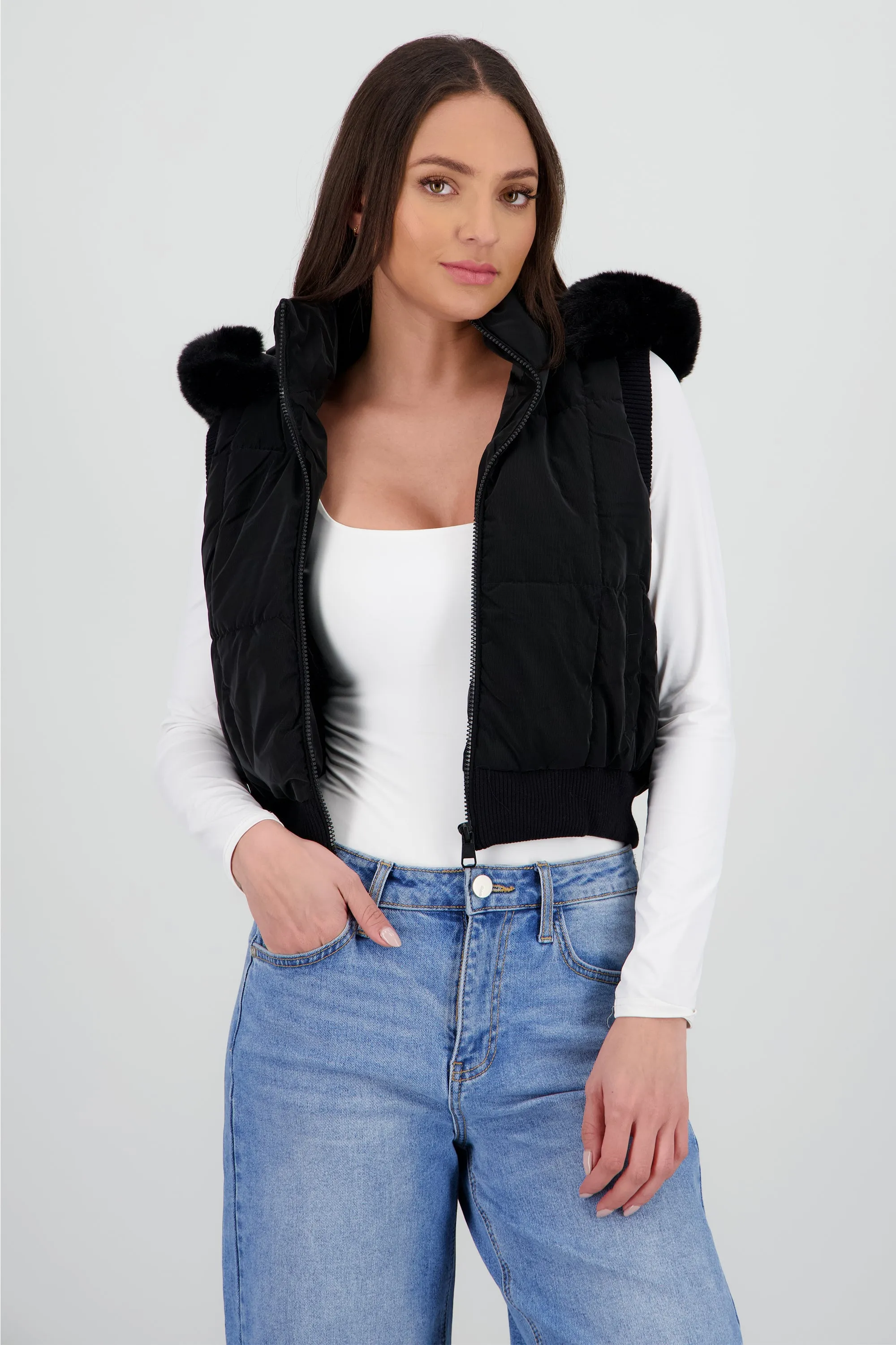 Chaleco capitonado detalle pelo corto sold by Shasa