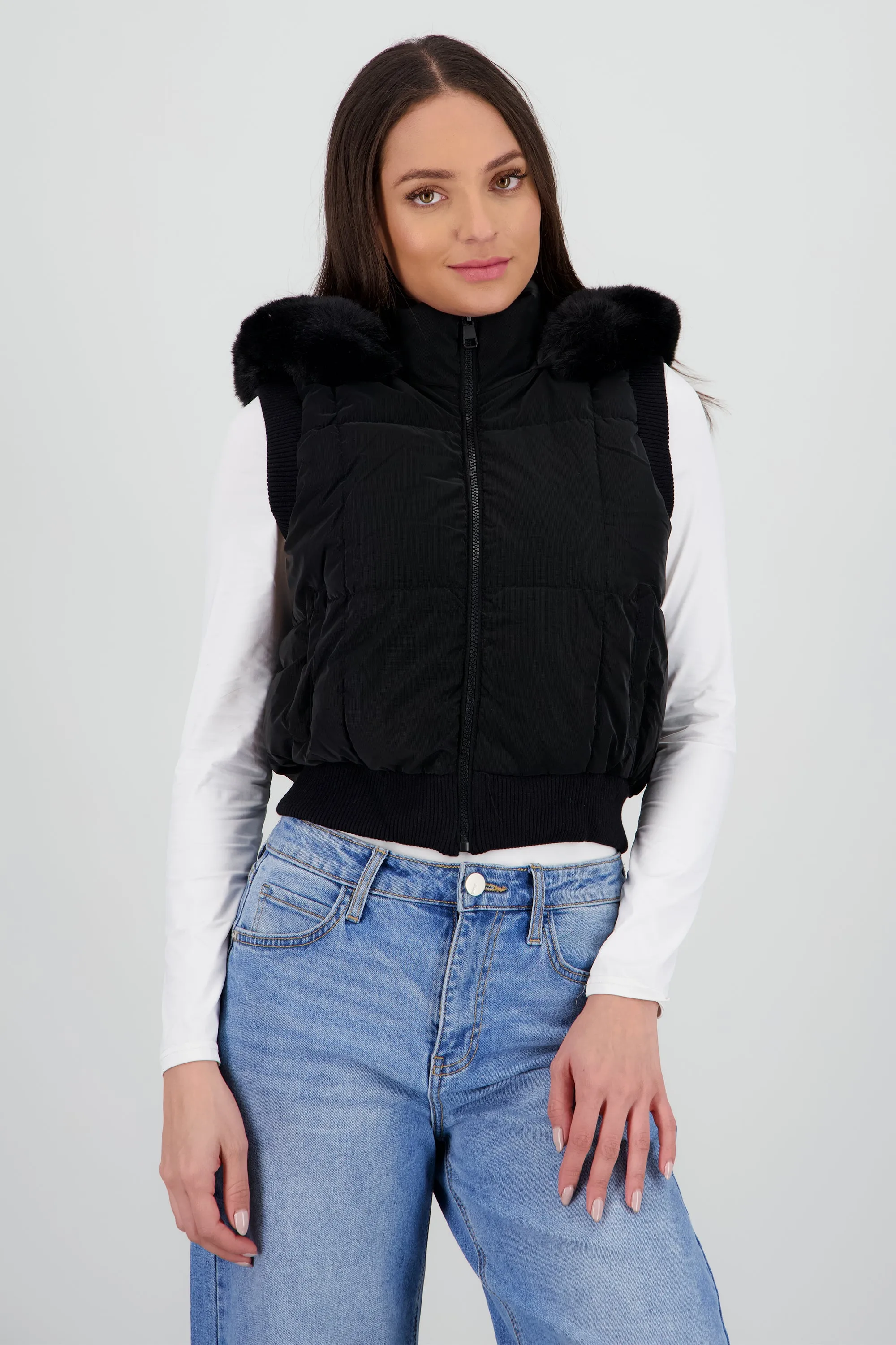 Chaleco capitonado detalle pelo corto sold by Shasa product image thumbnail 2