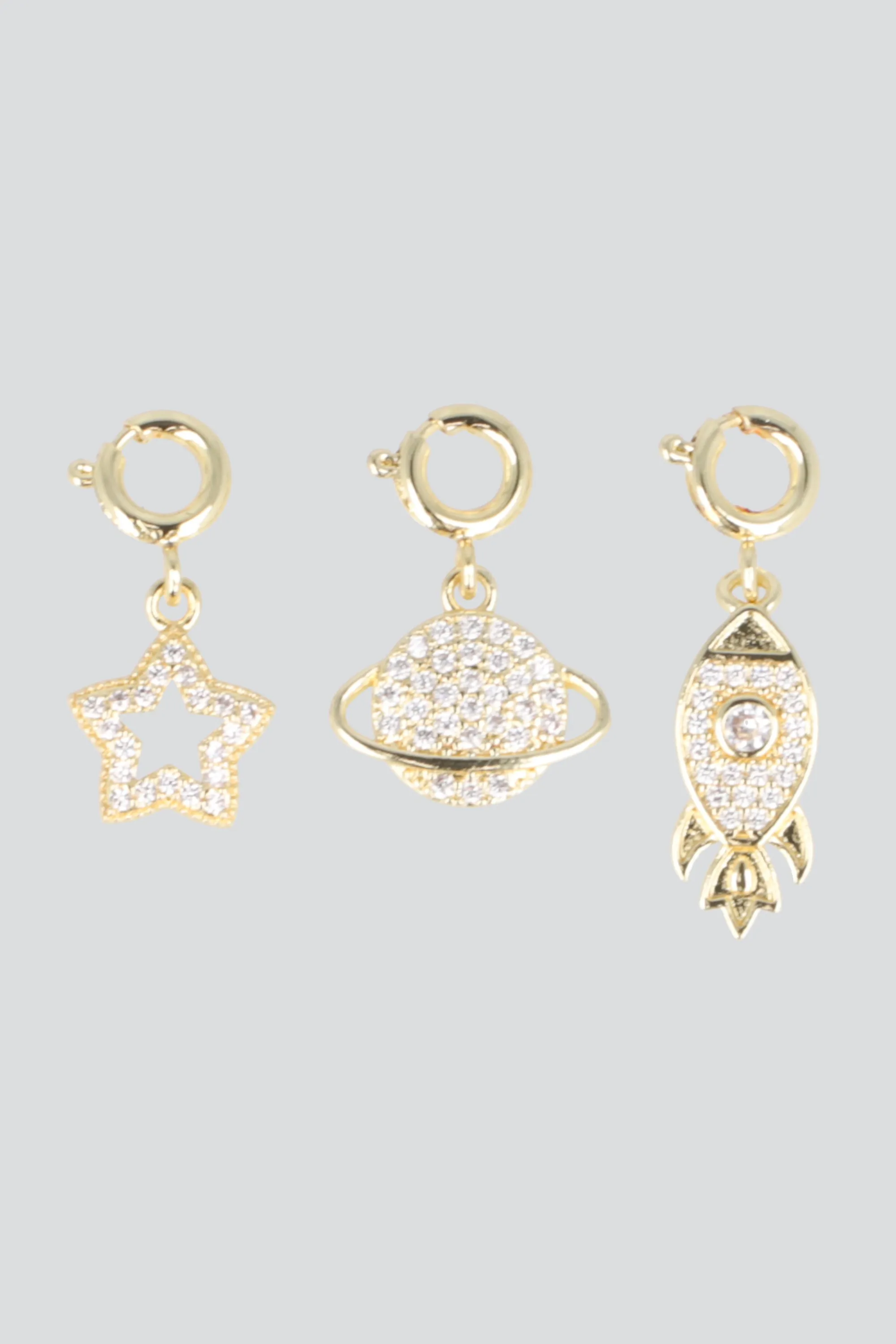 Set 3 charms planeta pq sold by Shasa