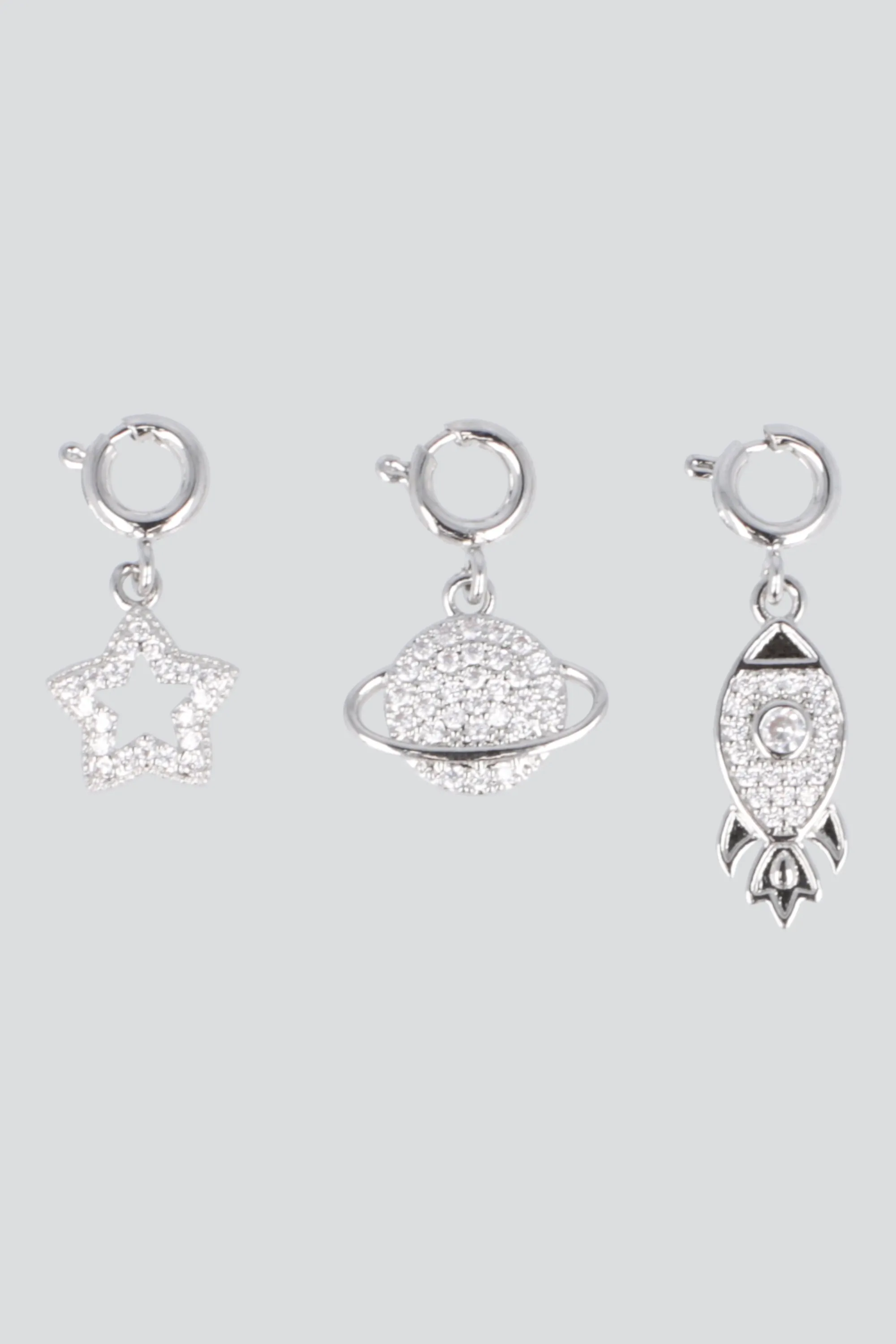 Set 3 charms planeta pq sold by Shasa