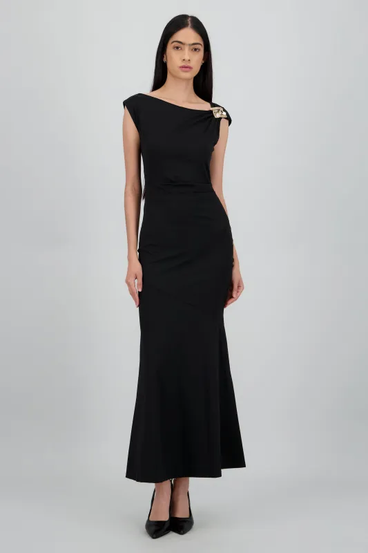 Vestido largo con detalle en el hombro sold by Shasa