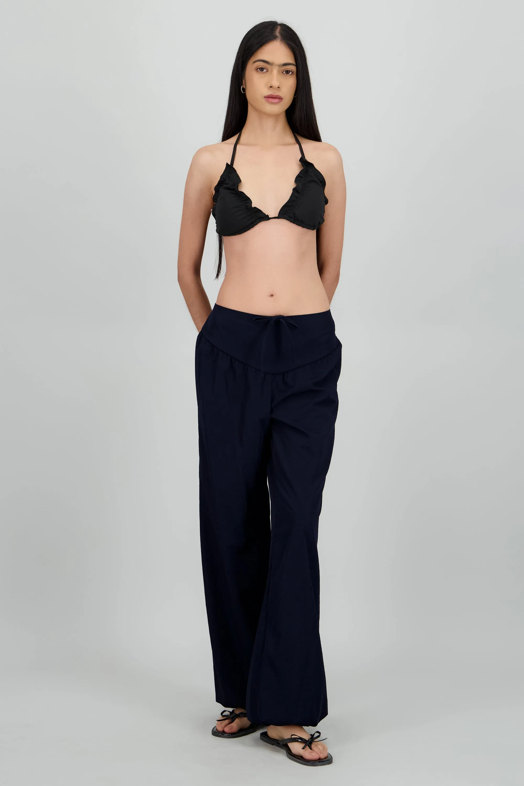 Pantalon ligero detalle pretina sold by Shasa