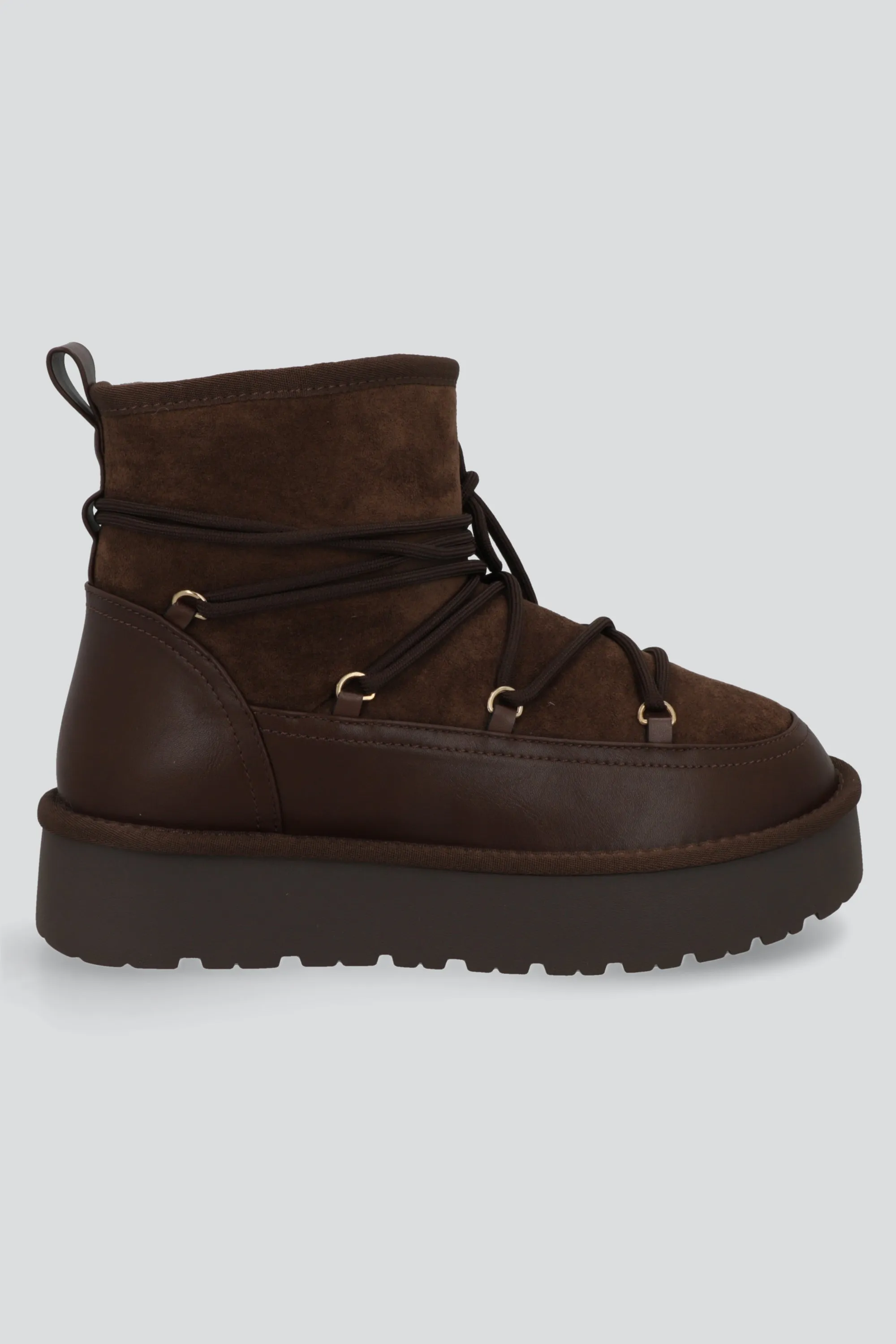 Bota invierno cordon plataforma sold by Shasa