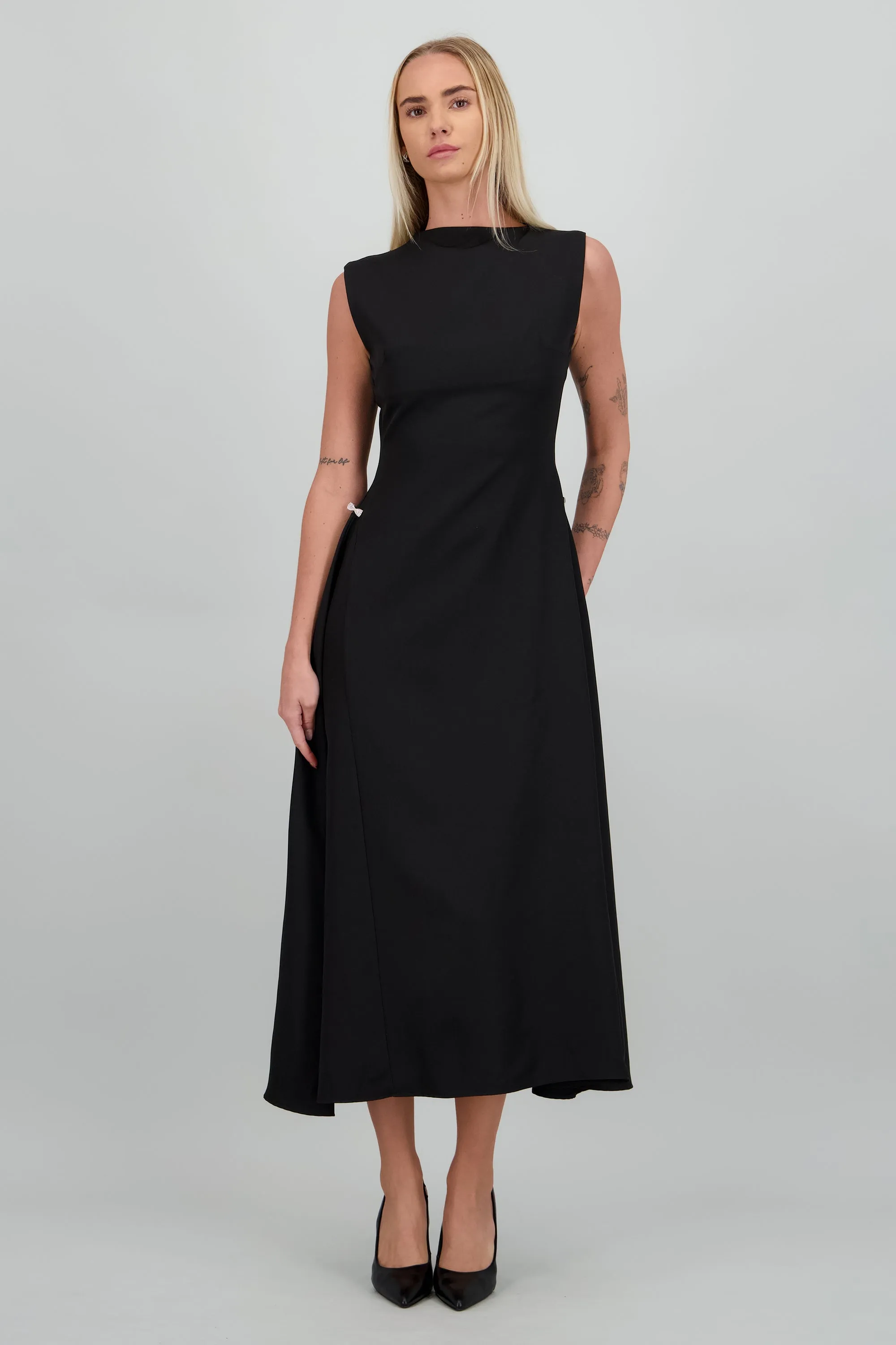 Vestido maxi sin mangas detalle broches de brillos sold by Shasa