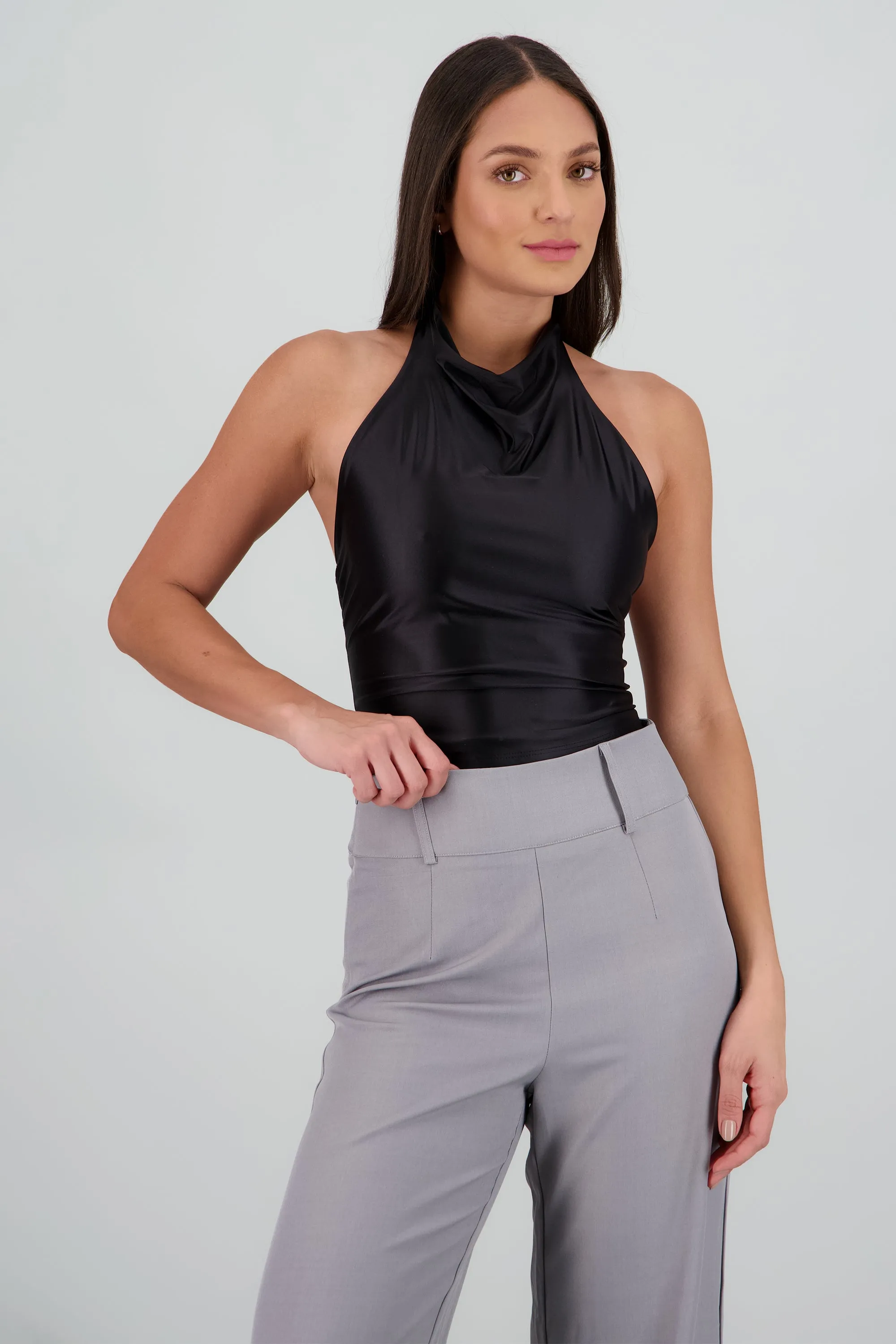 Top halter escote cascada lisa sold by Shasa