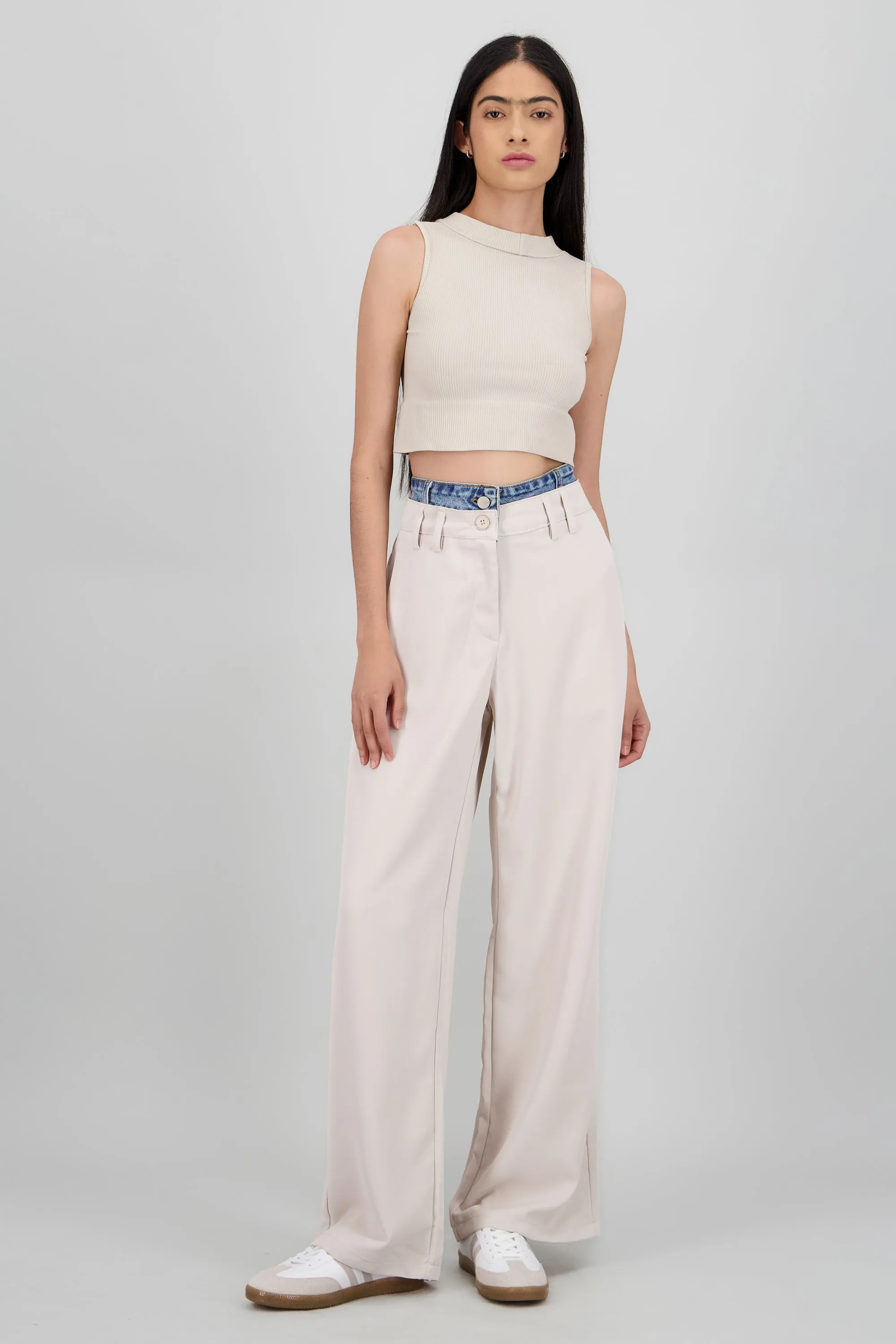 Pantalon liso doble pretina sold by Shasa