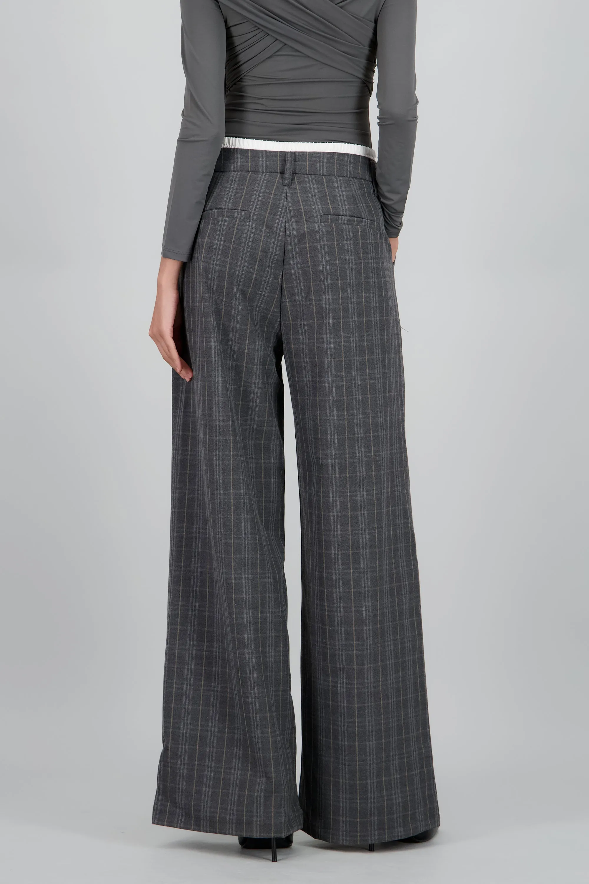 Pantalon recto de cuadros en contraste sold by Shasa product image thumbnail 4